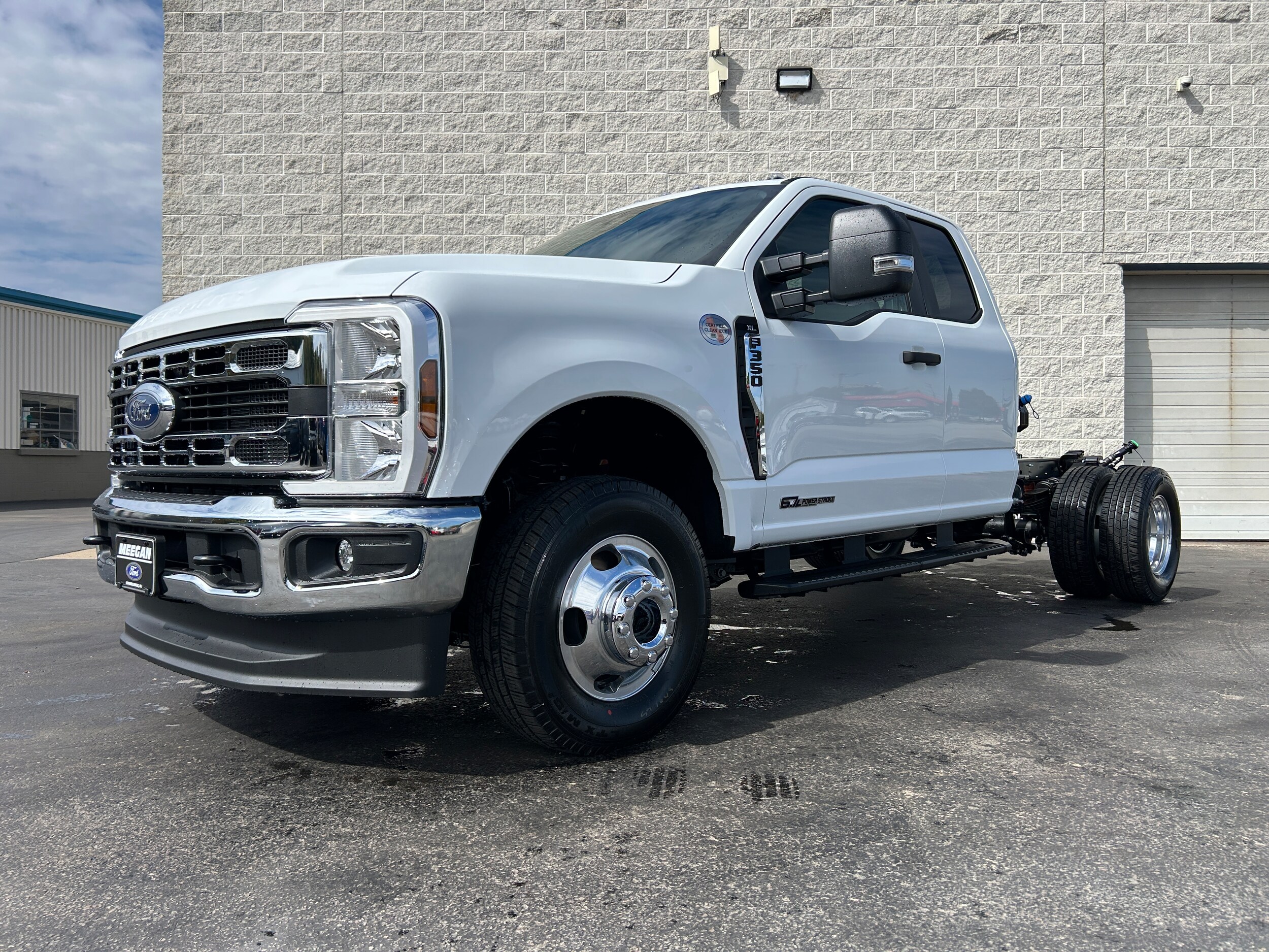 2026 Ford F-350 photo 3