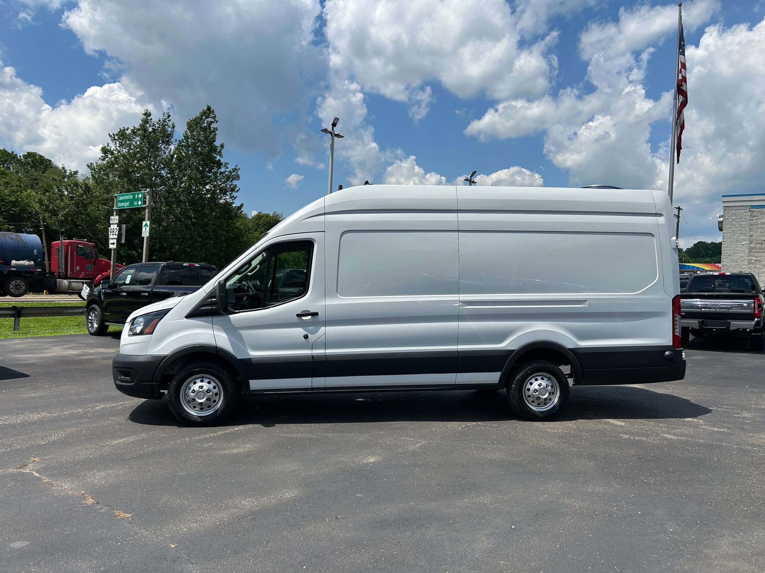 2025 Ford Transit Cargo Van photo 4