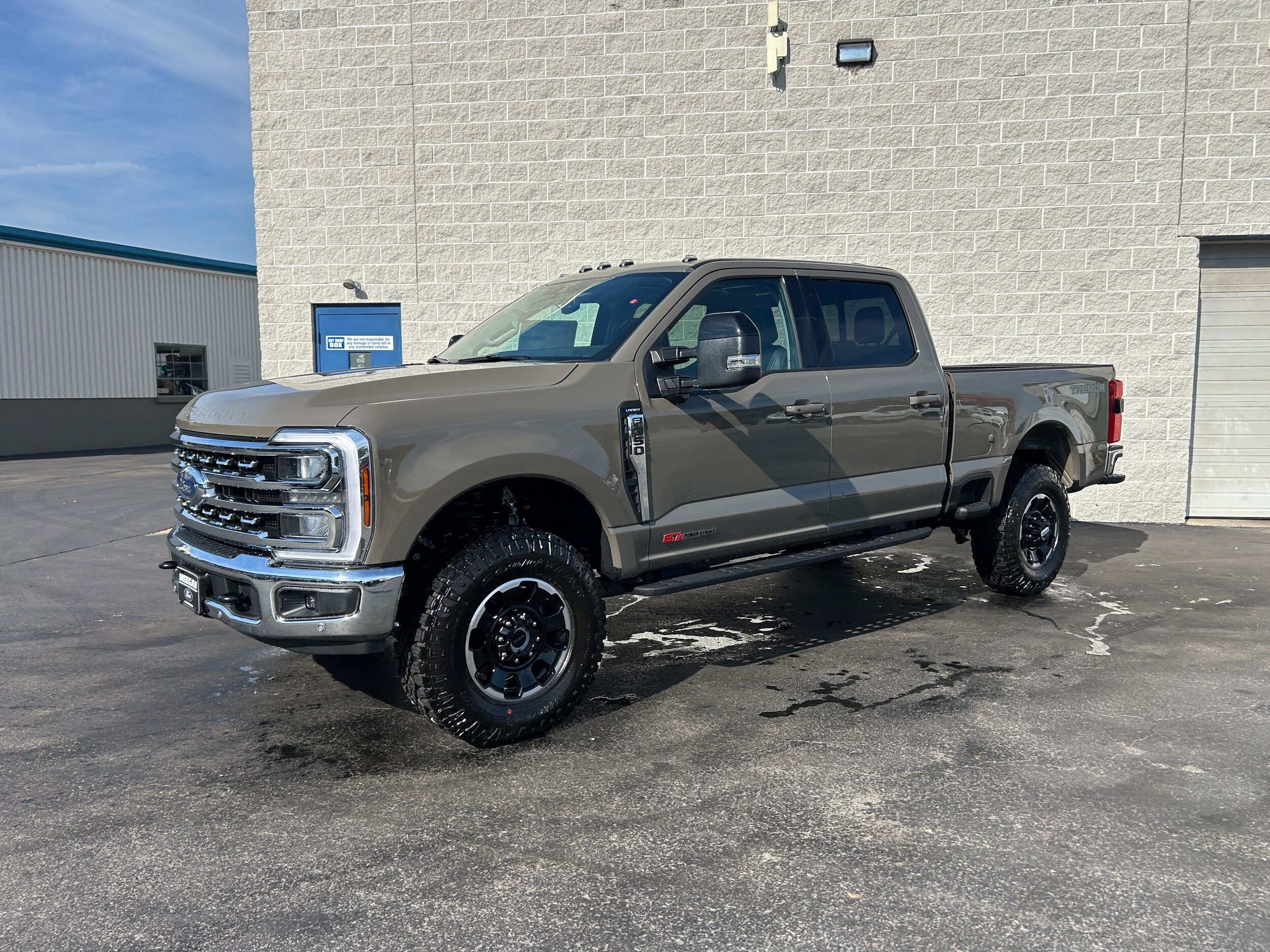 2026 Ford F-350 Lariat photo 3