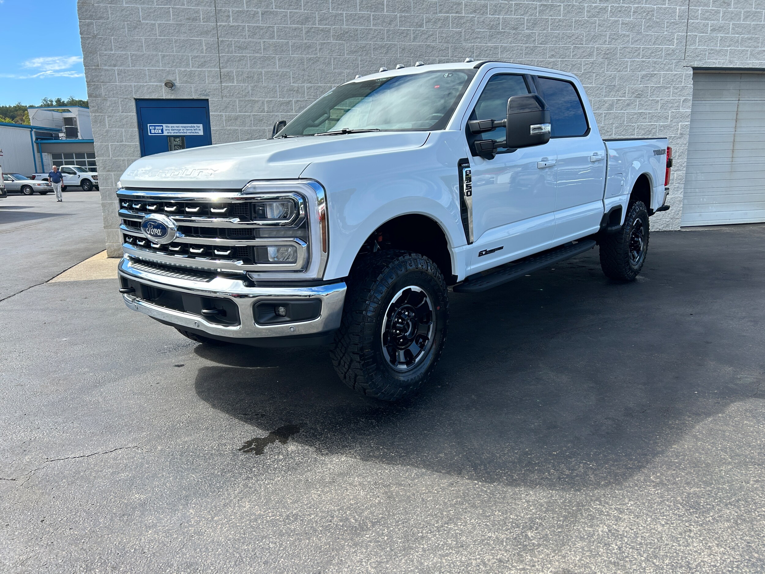 2026 Ford F-350 Lariat photo 2