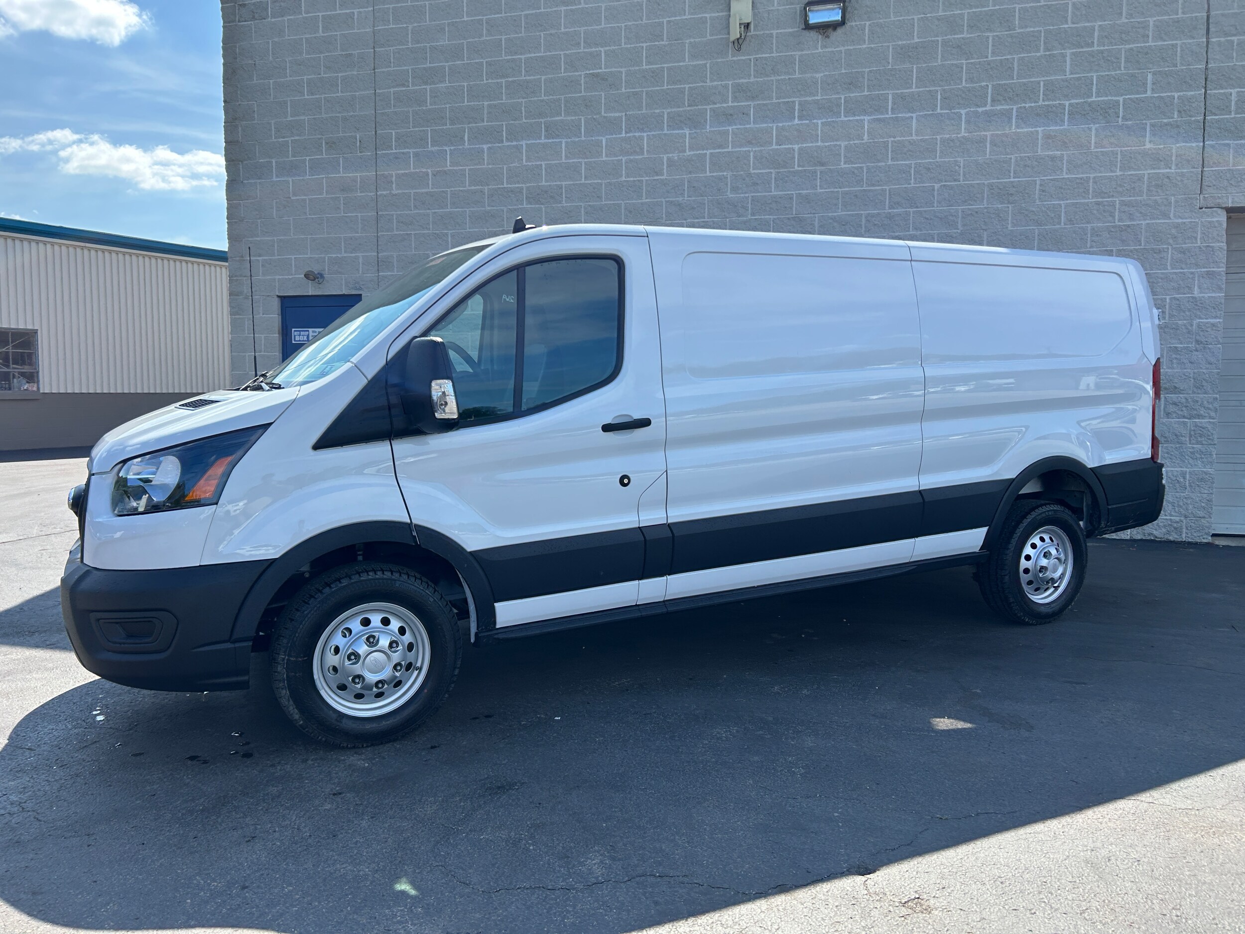 2025 Ford Transit Cargo Van photo 4