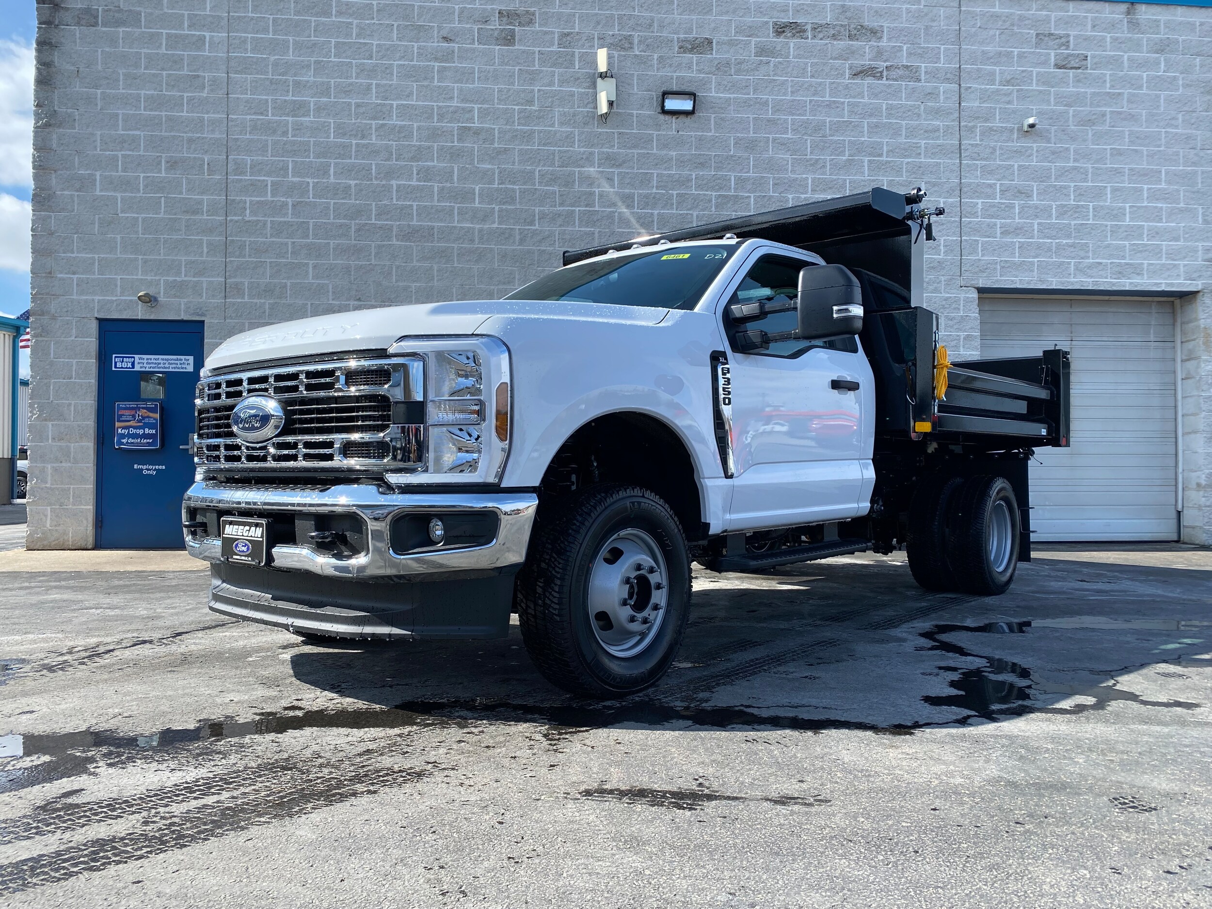 2024 Ford F-350 XL photo 3