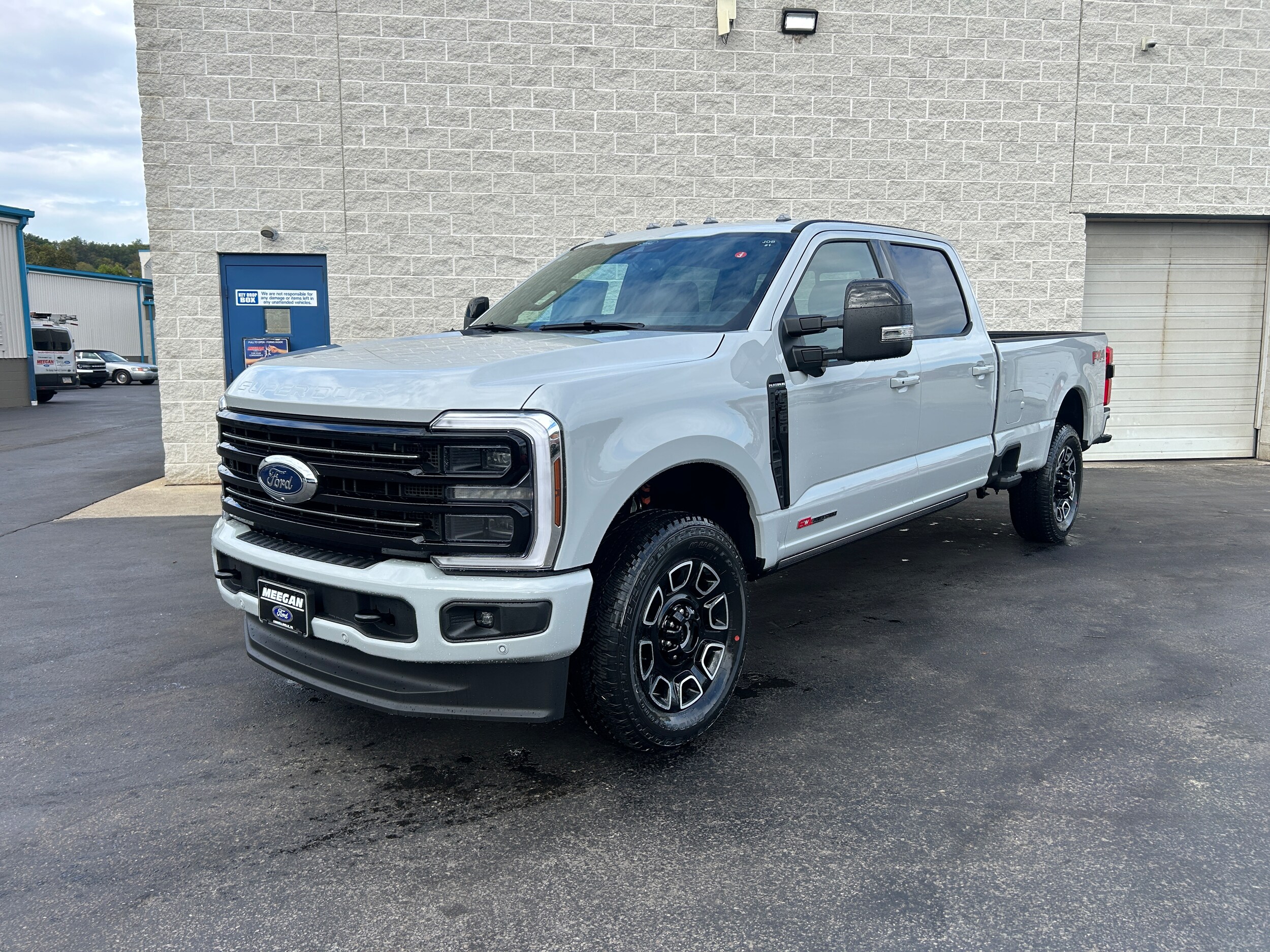 2026 Ford F-350 Platinum photo 4