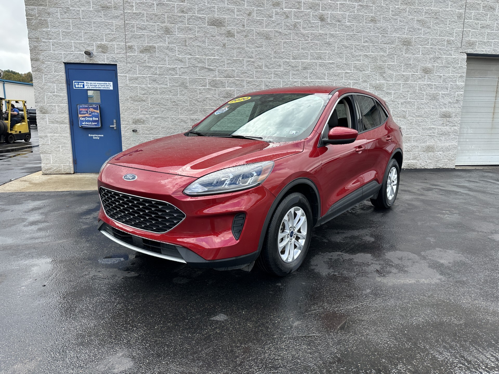 2020 Ford Escape SE photo 2