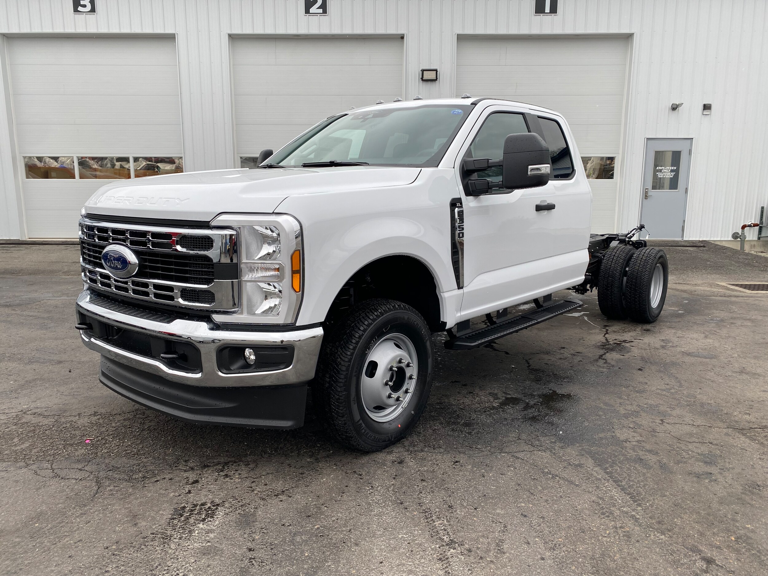 2025 Ford F-350 XL photo 2
