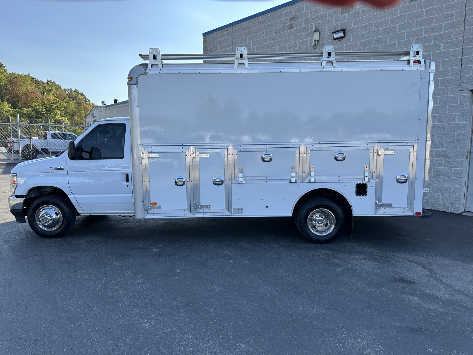 2026 Ford E-450 Cutaway photo 4