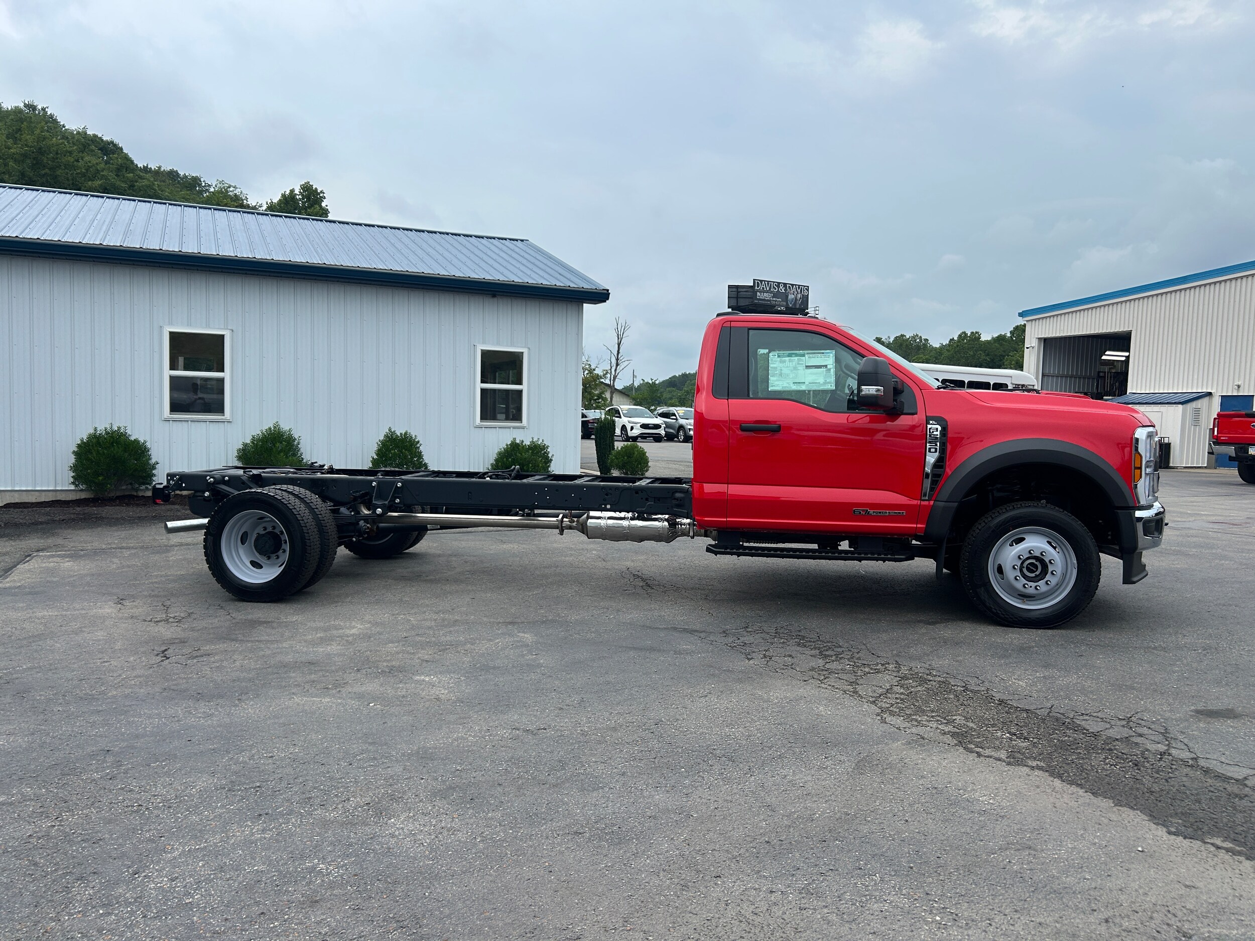 2025 Ford F-550 Super Duty Chassis Cab XL - Photo 13
