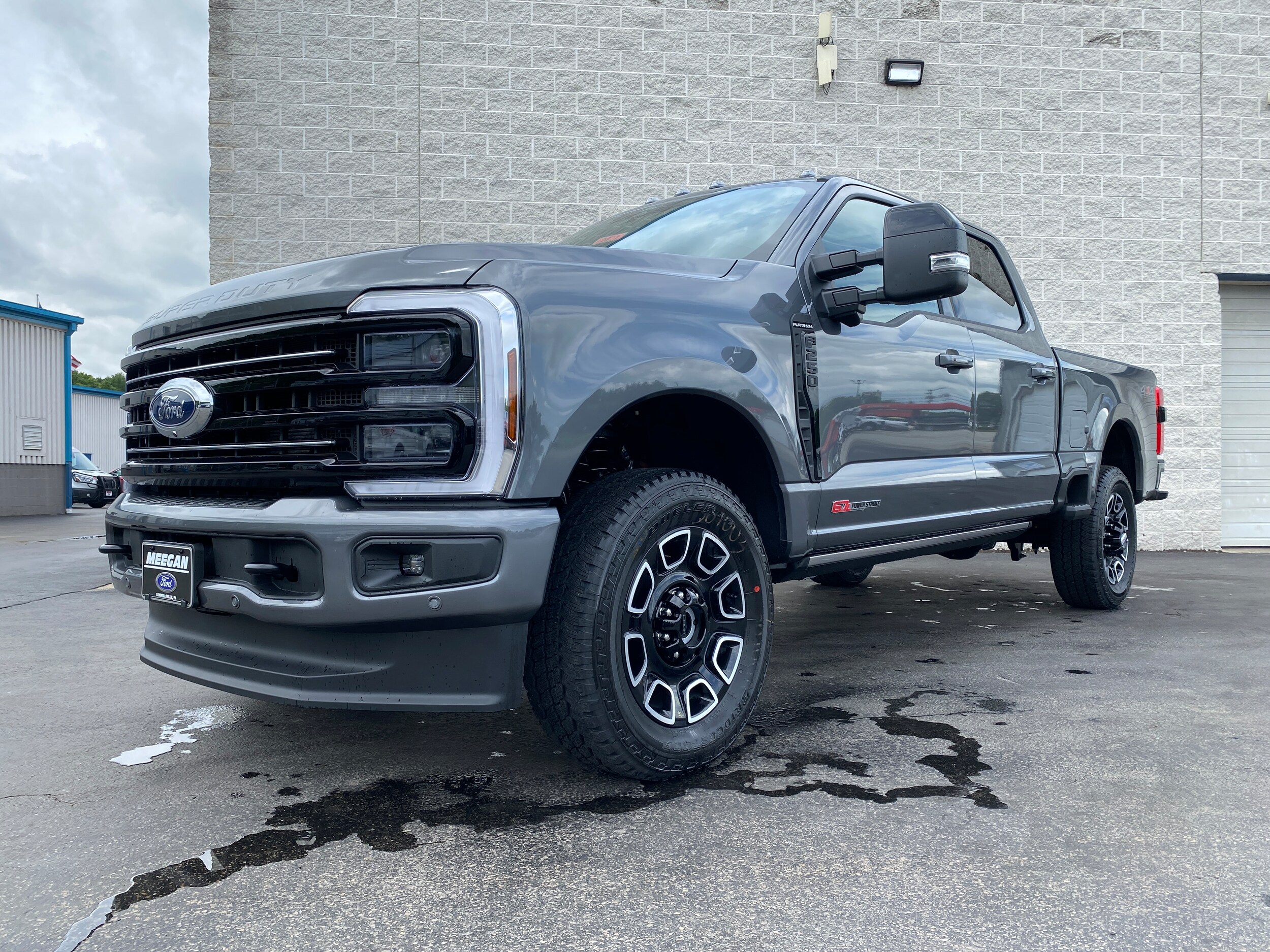2025 Ford F-250 Platinum photo 3