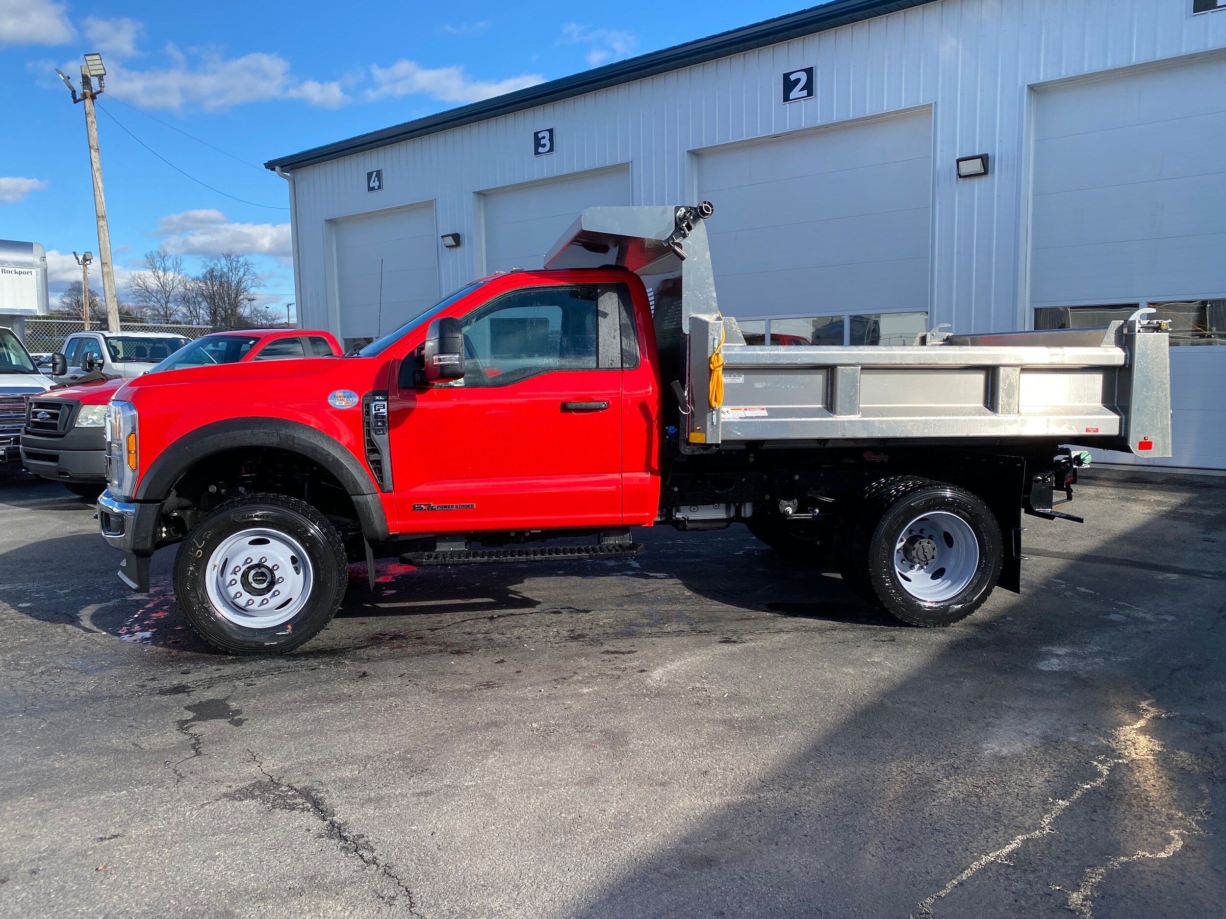 2024 Ford F-600 photo 3