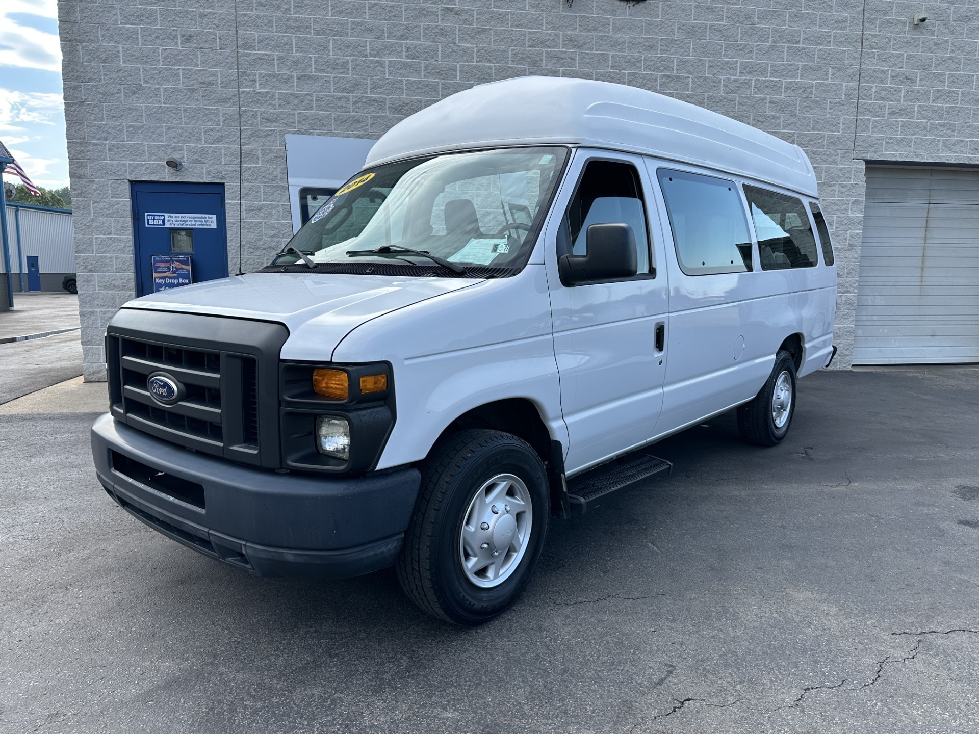 2014 Ford E-Series's photo