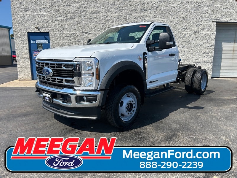 2025 Ford F-550 Super Duty Chassis Cab XL's photo