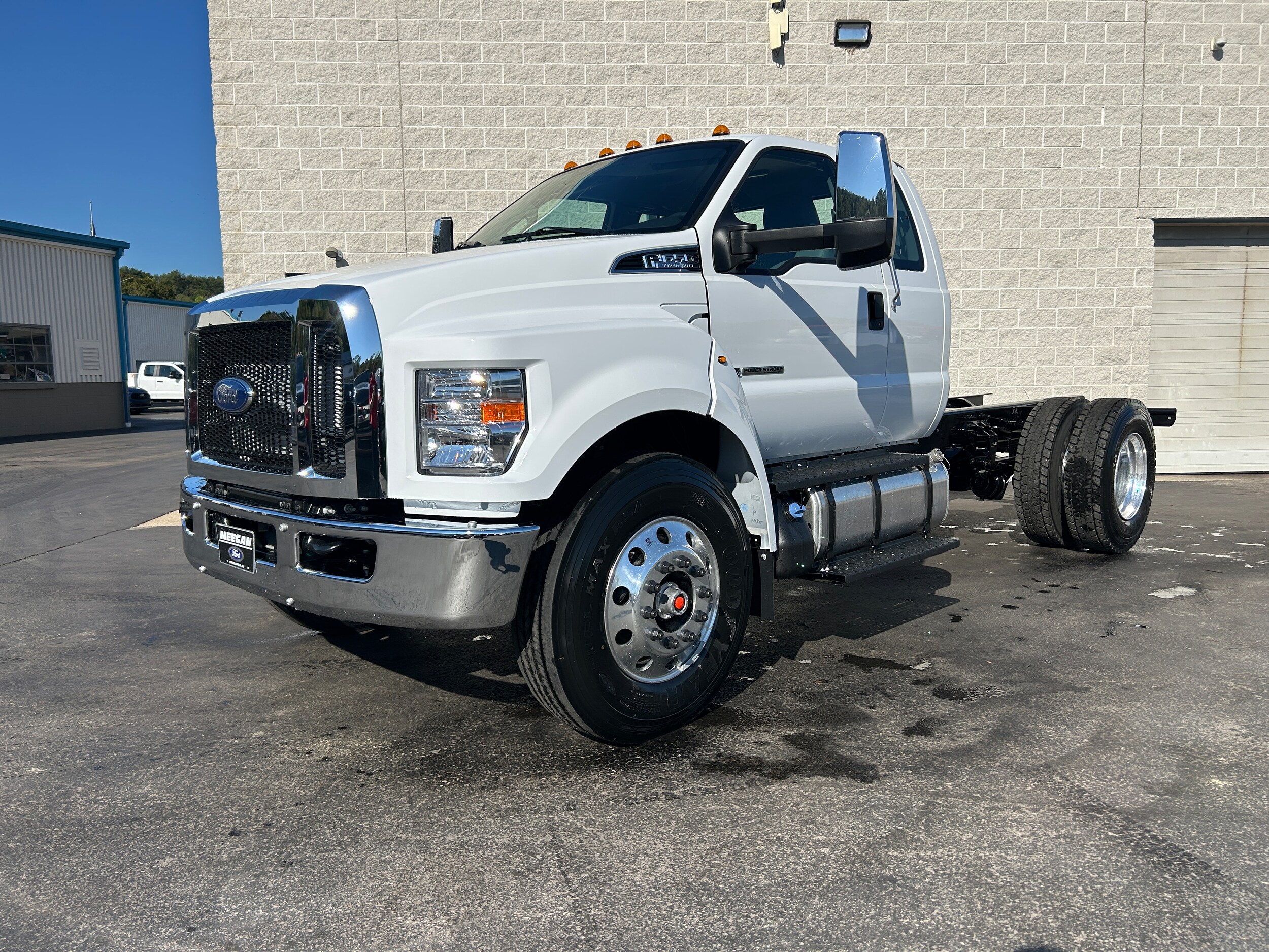 2026 Ford F-650 photo 2