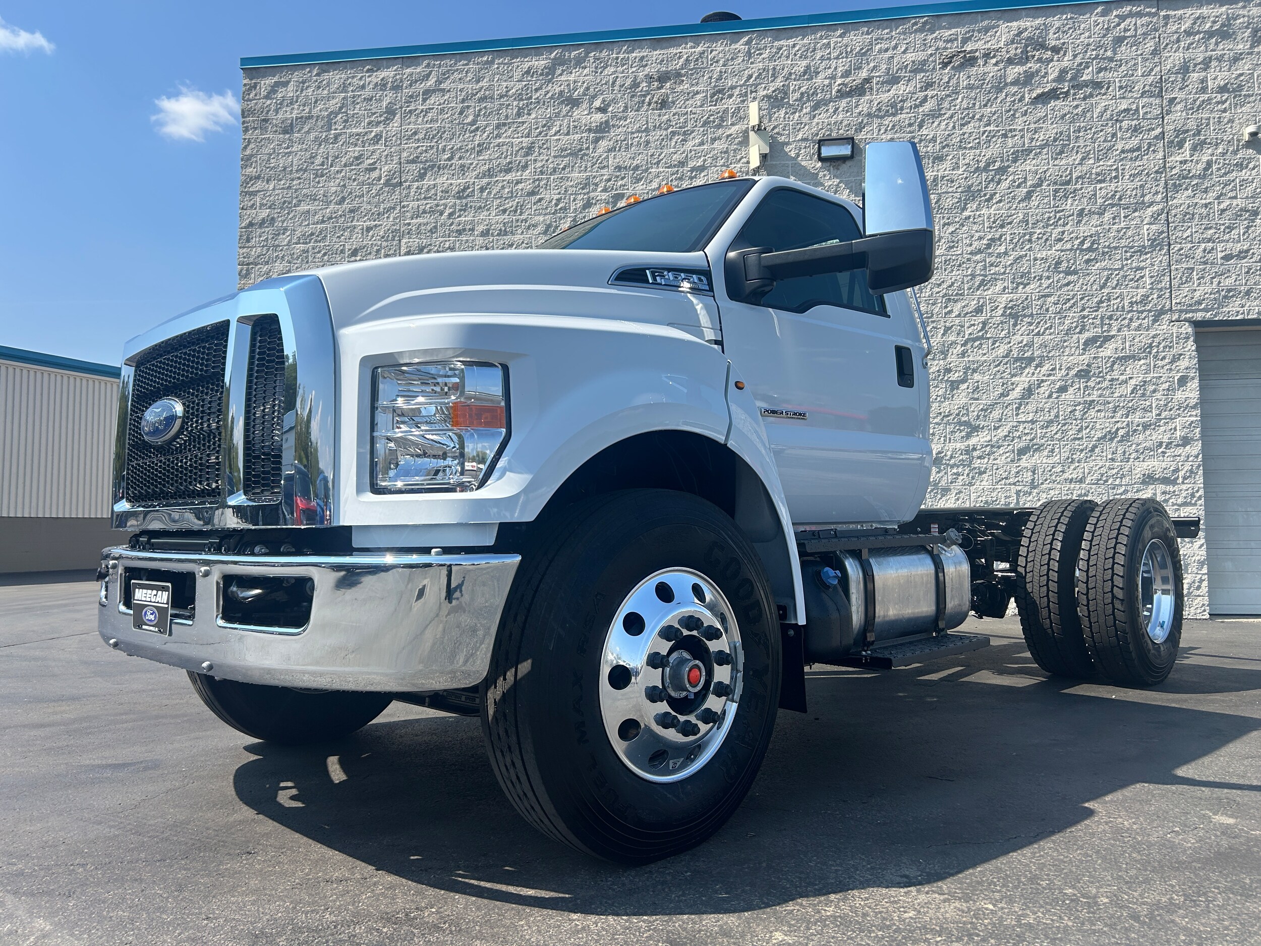 2026 Ford F-650 photo 2