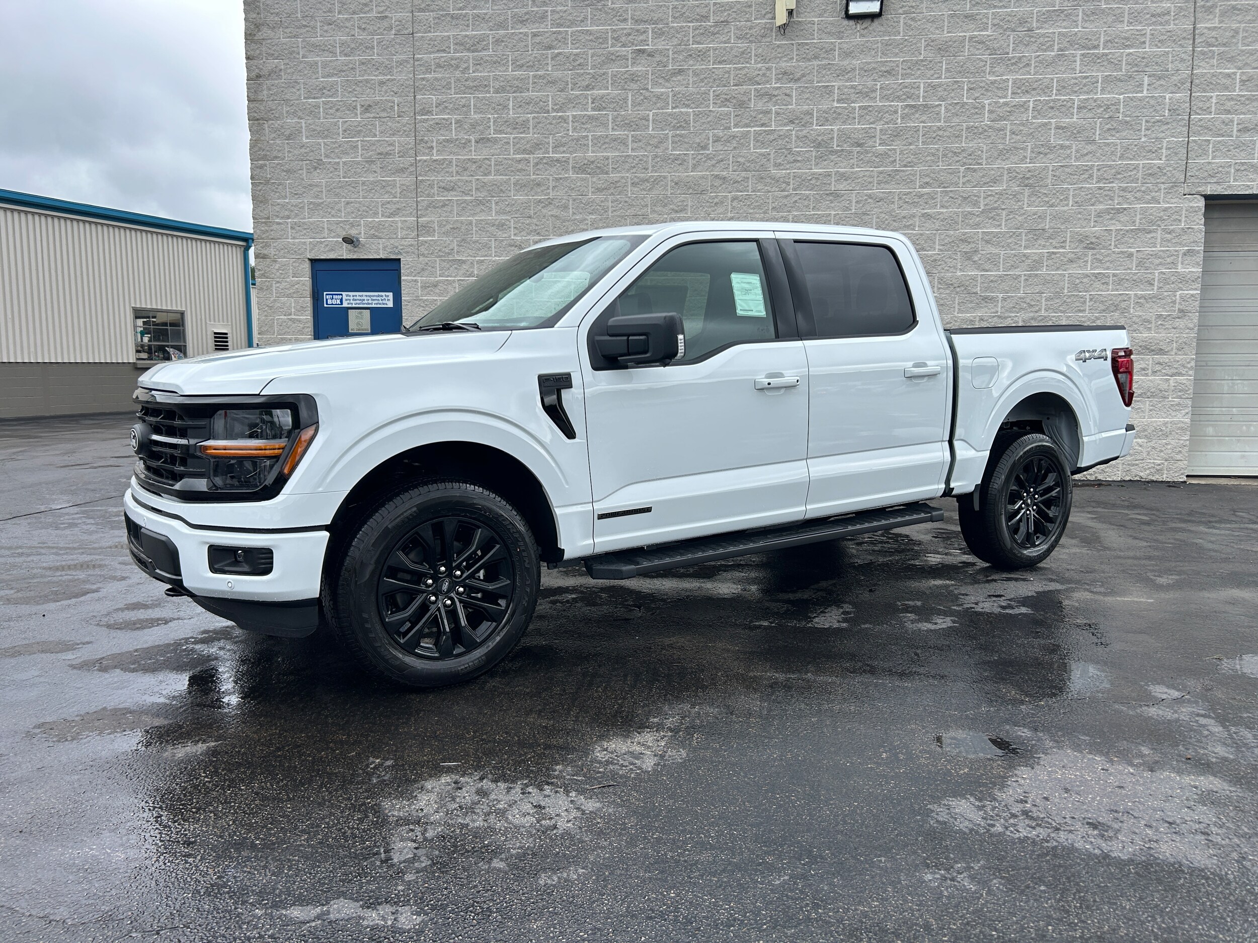 2025 Ford F-150 XLT photo 4