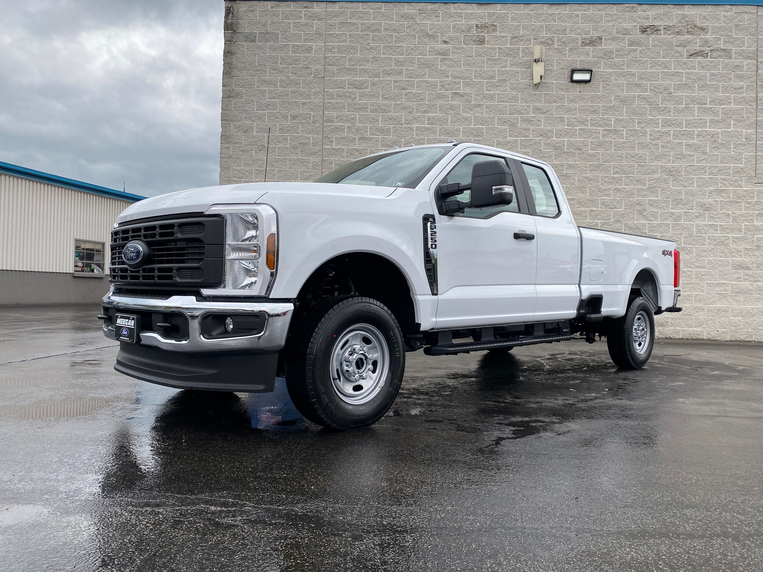 2025 Ford F-250 XL photo 2