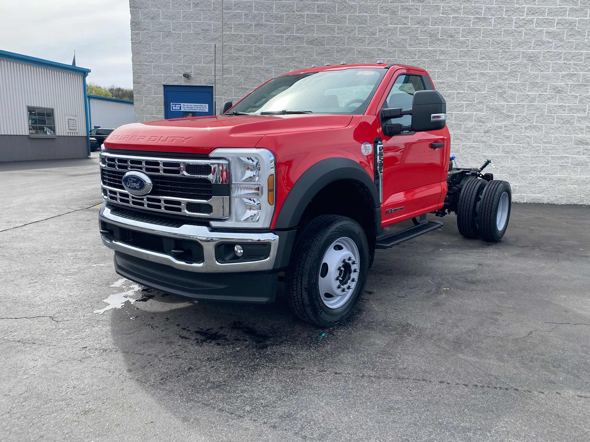 2025 Ford F-550 XL photo 2