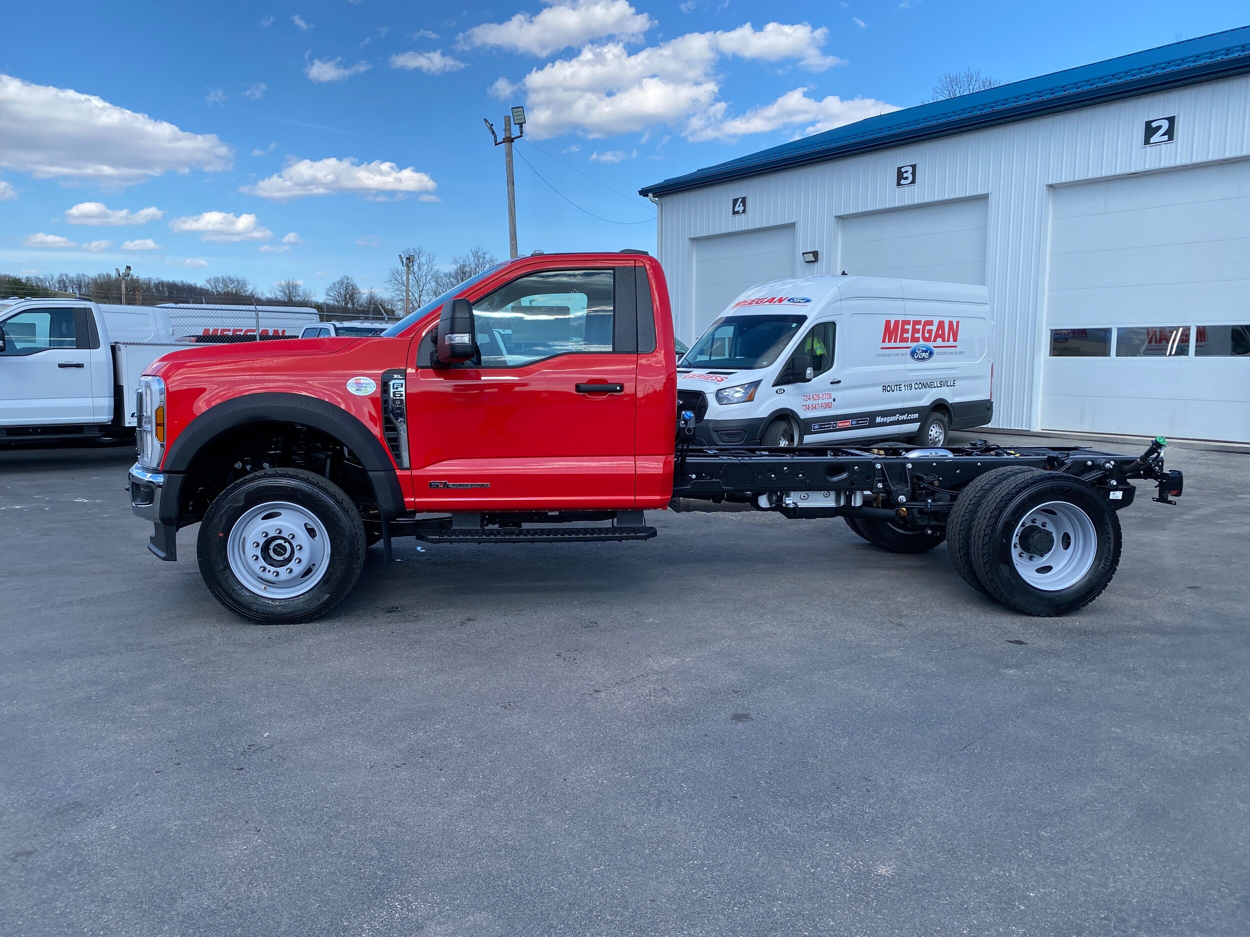 2025 Ford F-600 photo 3