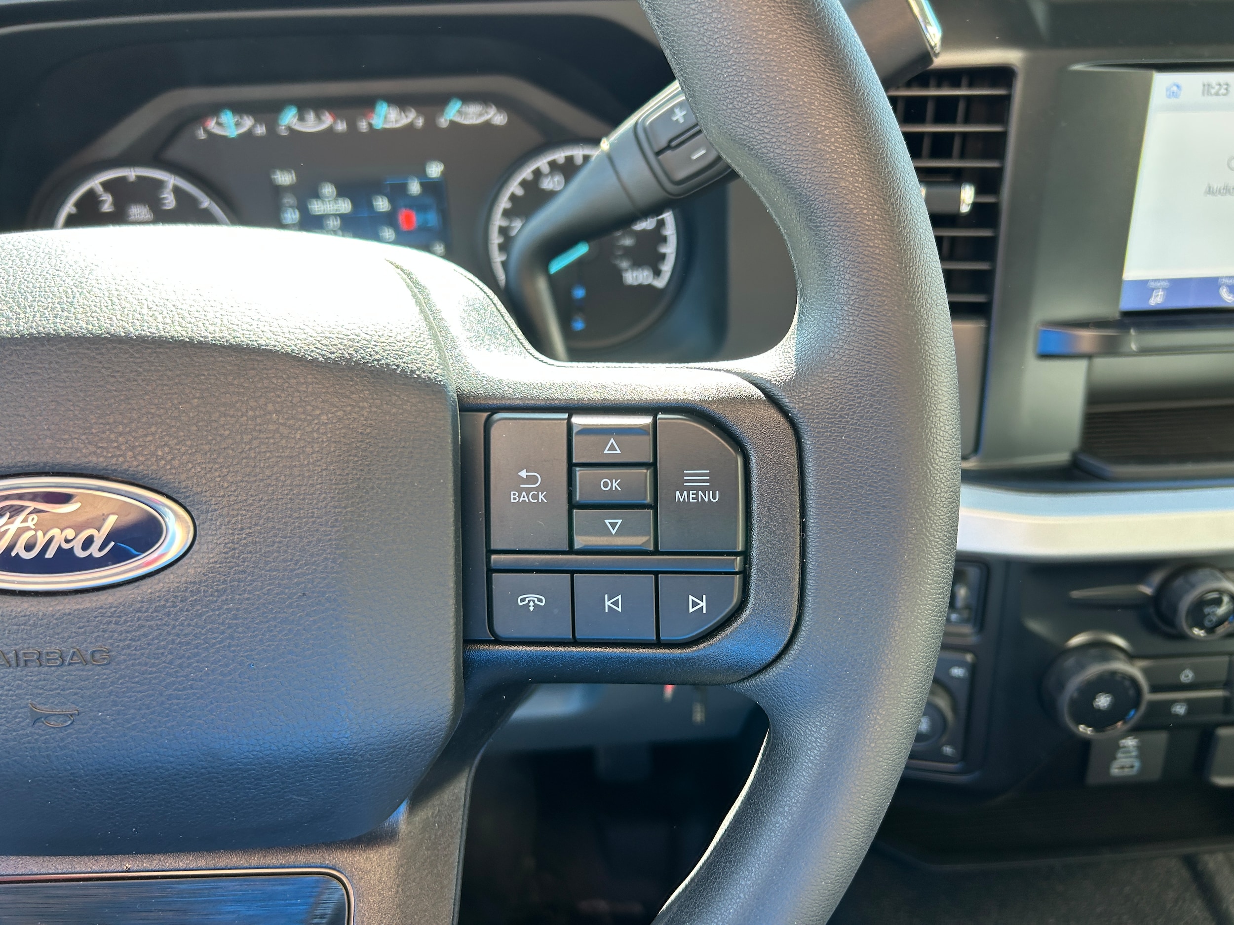 2025 Ford F-550 Super Duty Chassis Cab XL - Photo 28