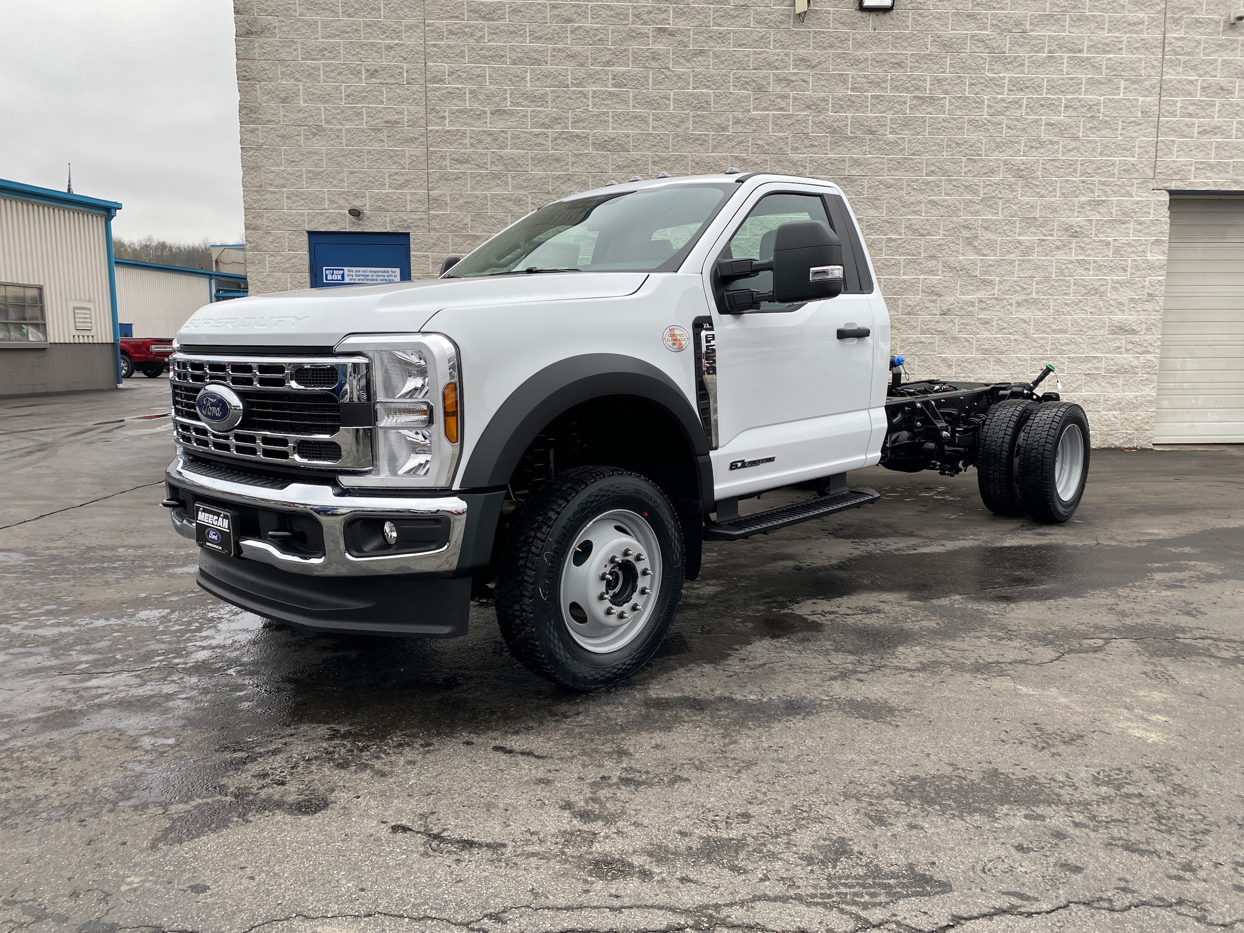 2025 Ford F-550 XL photo 2