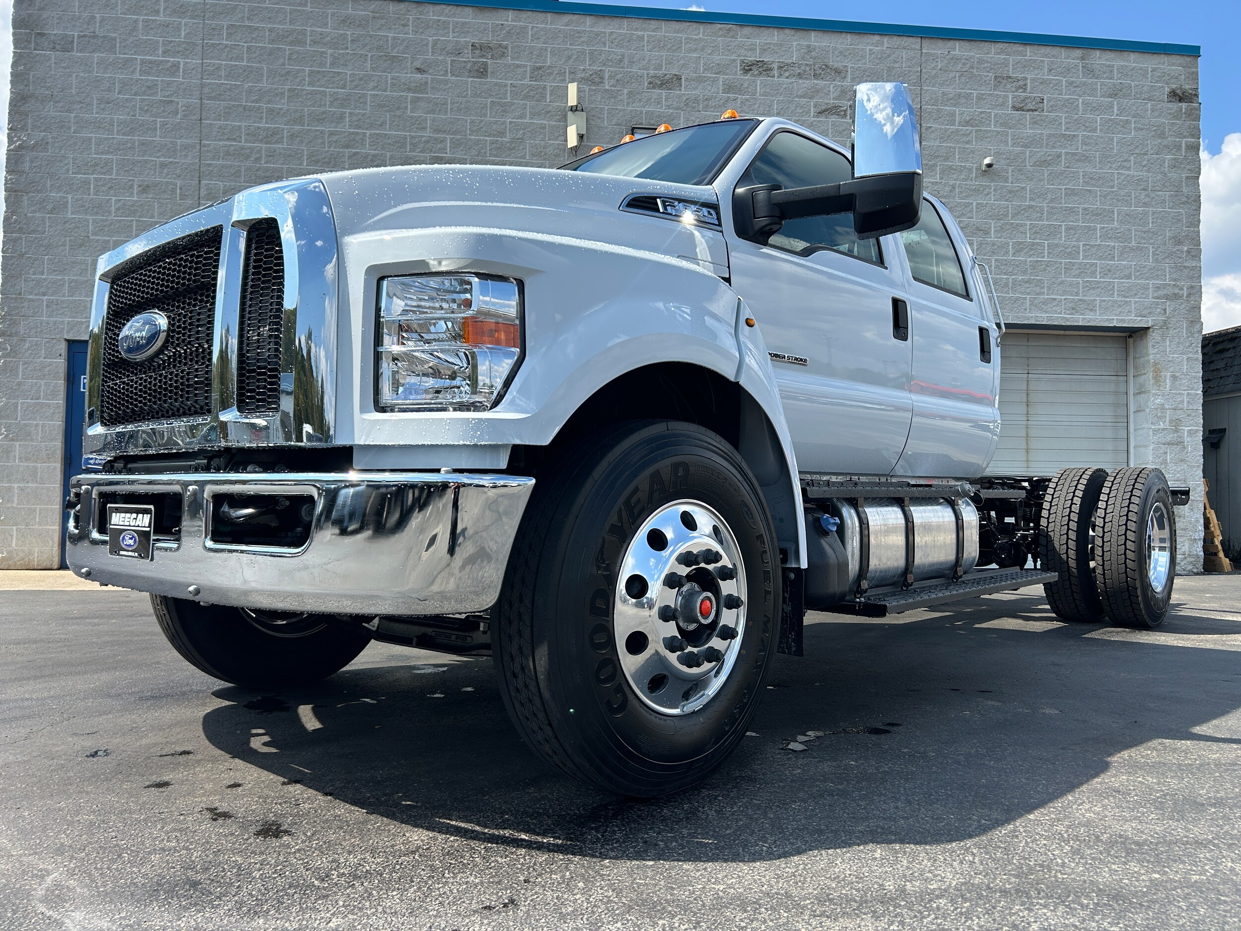 2026 Ford F-650 photo 3