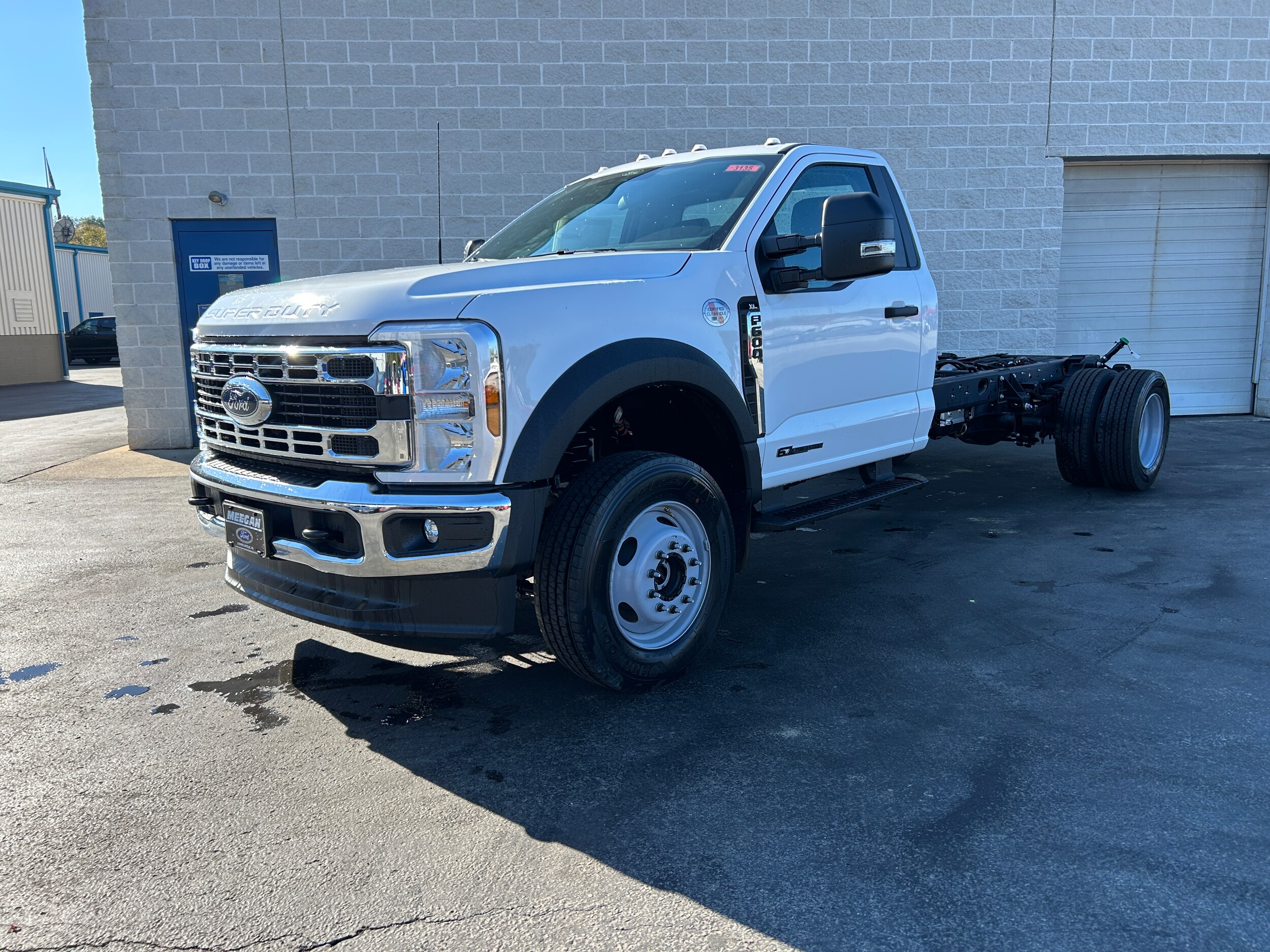 2026 Ford F-600 photo 2