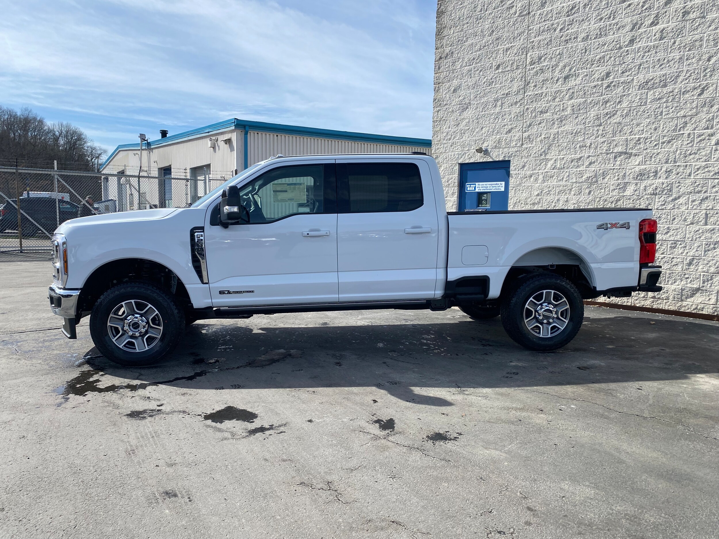 2025 Ford F-250 Lariat photo 3