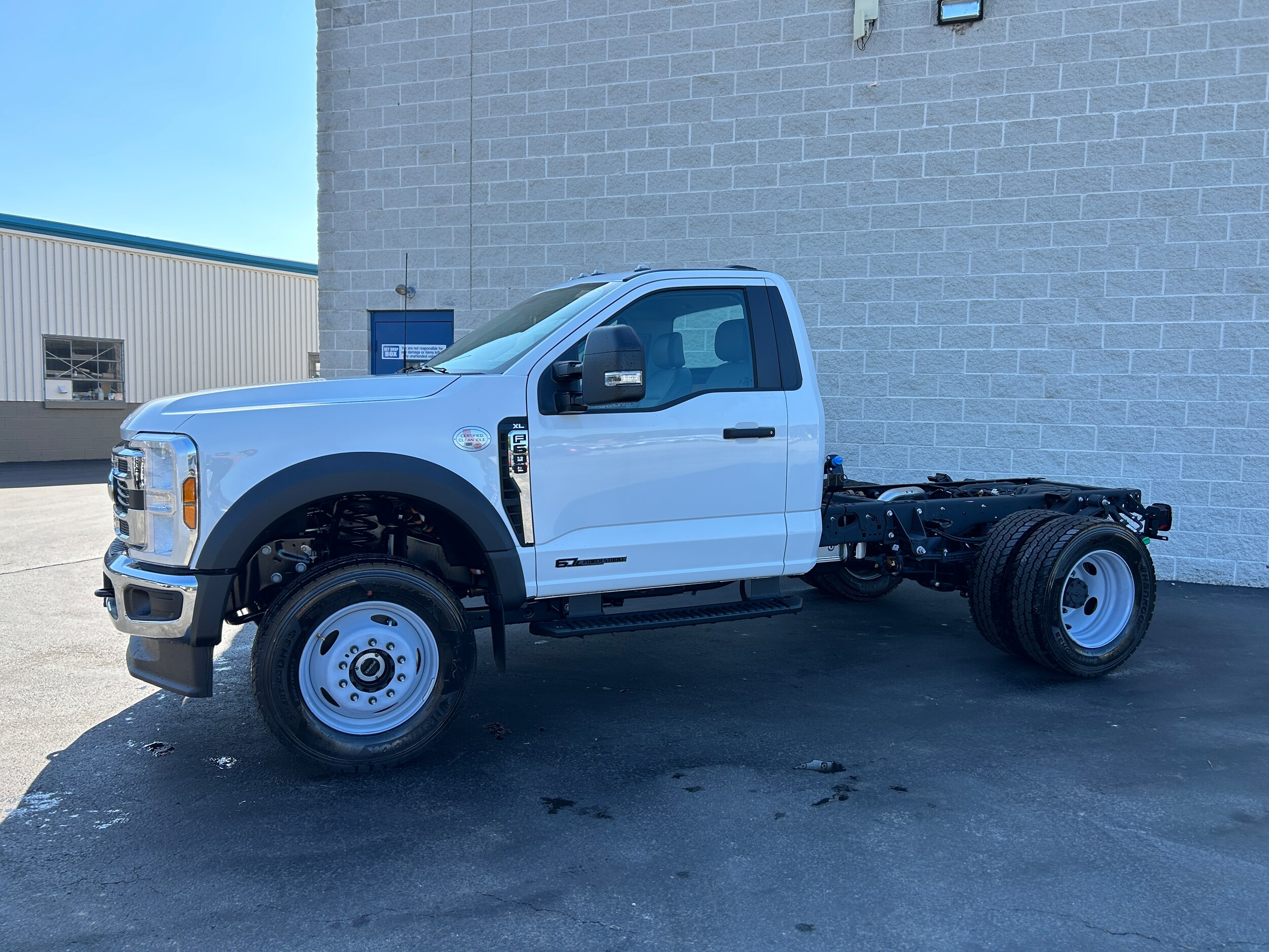 2025 Ford F-600 photo 4