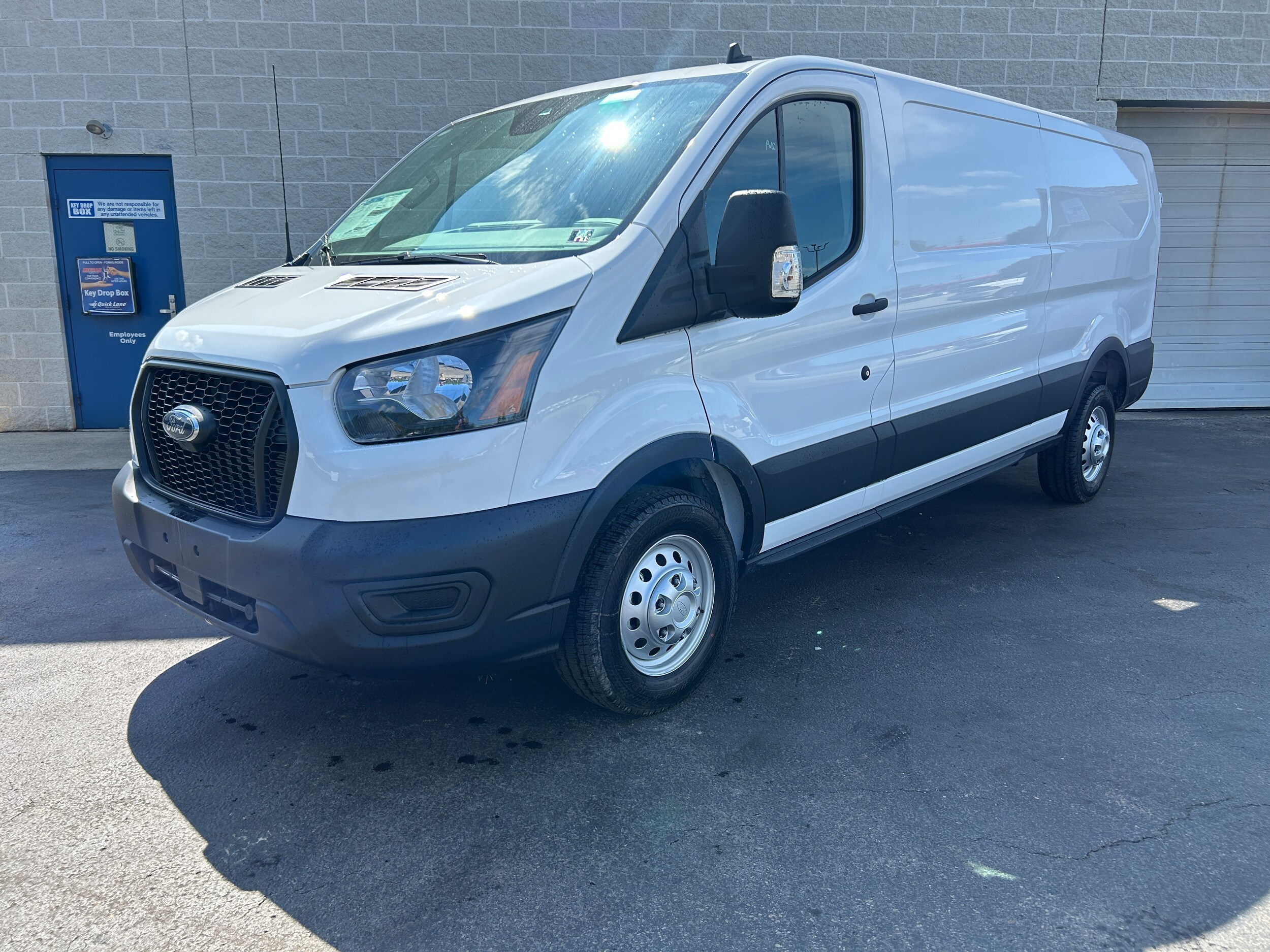 2025 Ford Transit Cargo Van photo 3