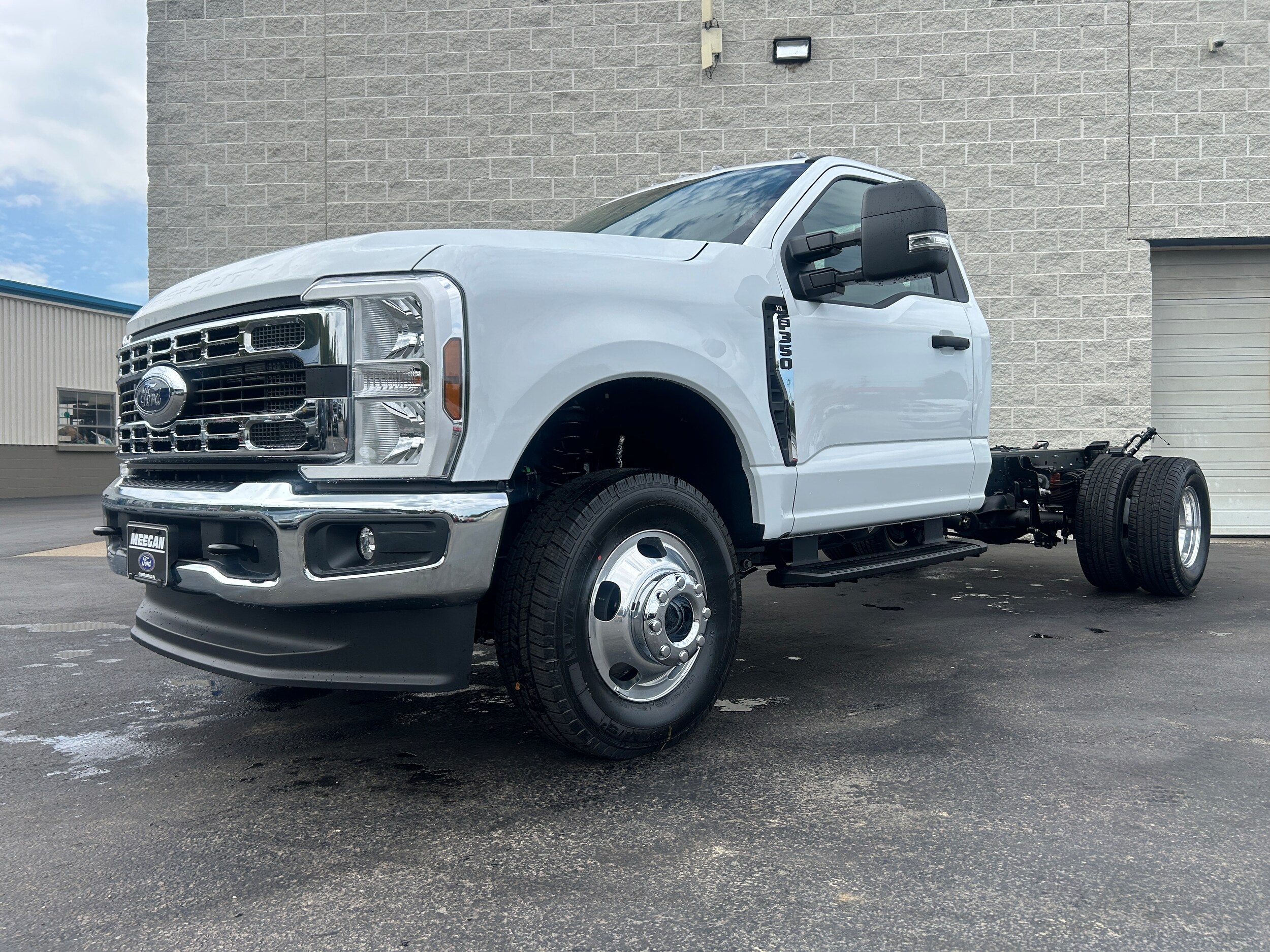 2026 Ford F-350 XL photo 2