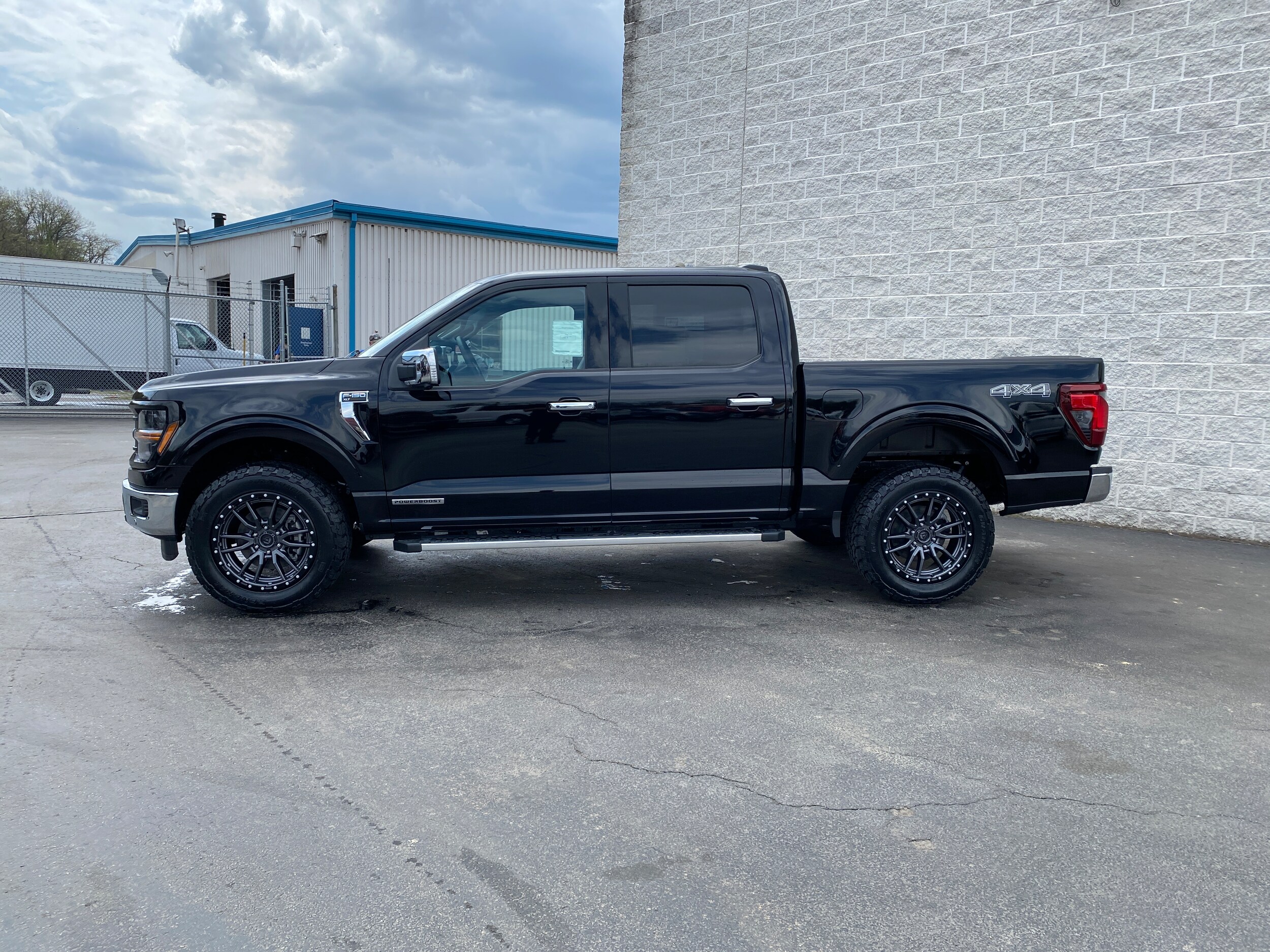 2025 Ford F-150 XLT photo 3