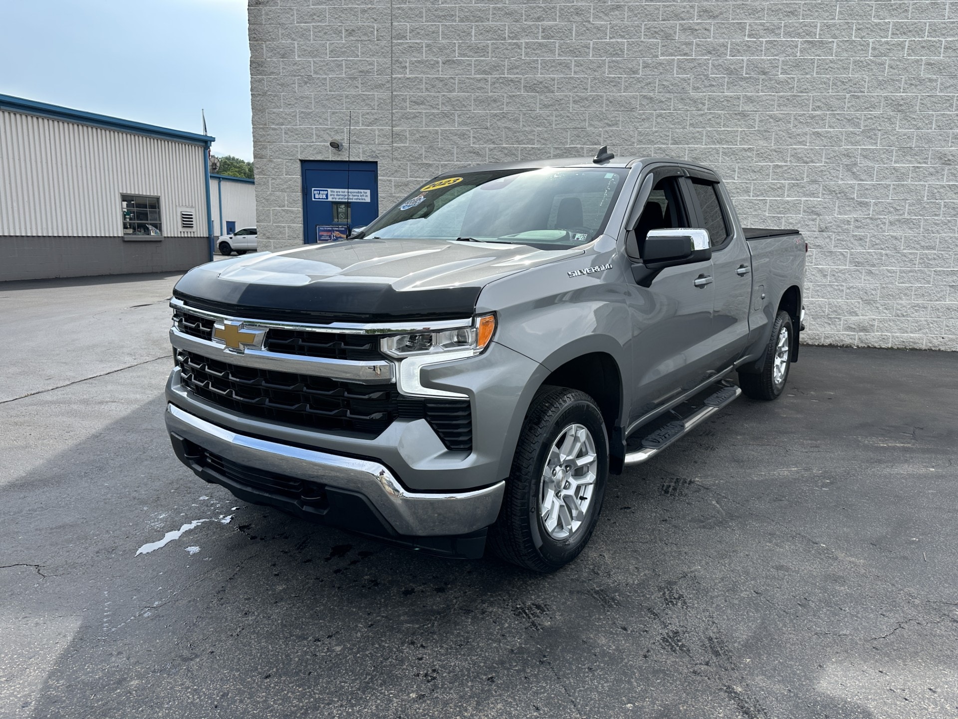 Used 2023 Chevrolet Silverado 1500 LT with VIN 1GCRDKEKXPZ227400 for sale in Connellsville, PA