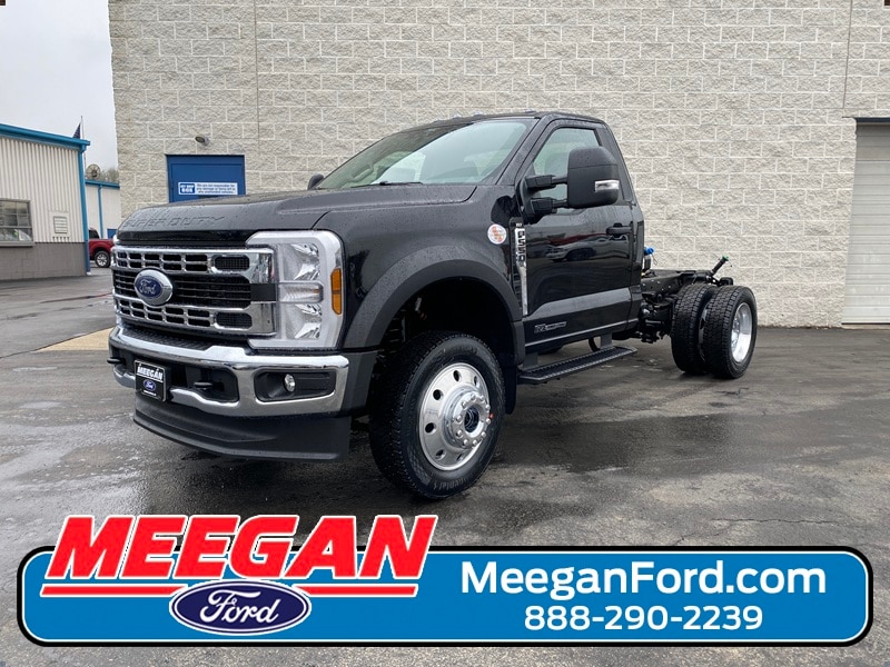 2025 Ford F-550 Super Duty Chassis Cab XLT's photo