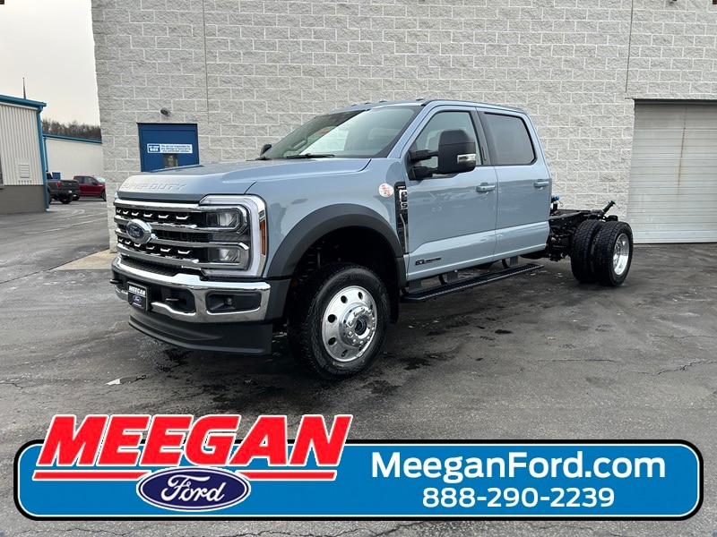 2026 Ford F-550 Super Duty Chassis Cab Lariat's photo