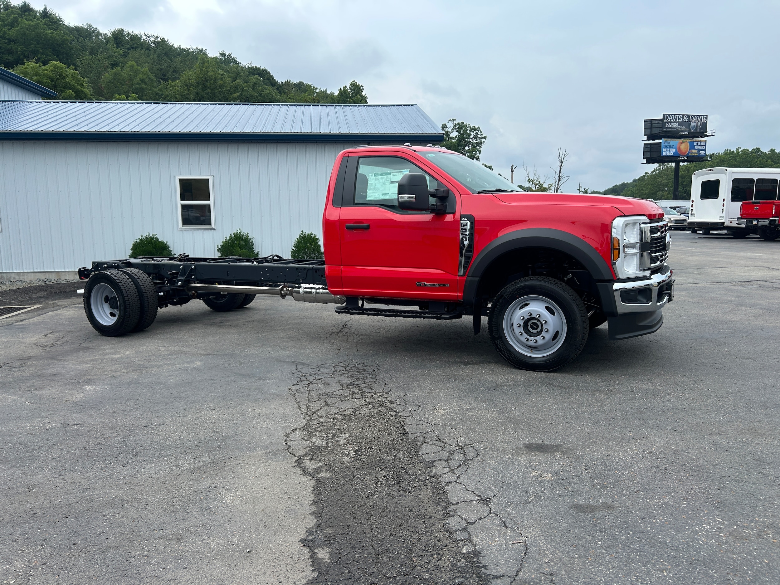 2025 Ford F-550 Super Duty Chassis Cab XL - Photo 14