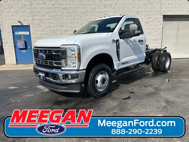 2026 Ford F-350 Super Duty Chassis Cab XL's photo