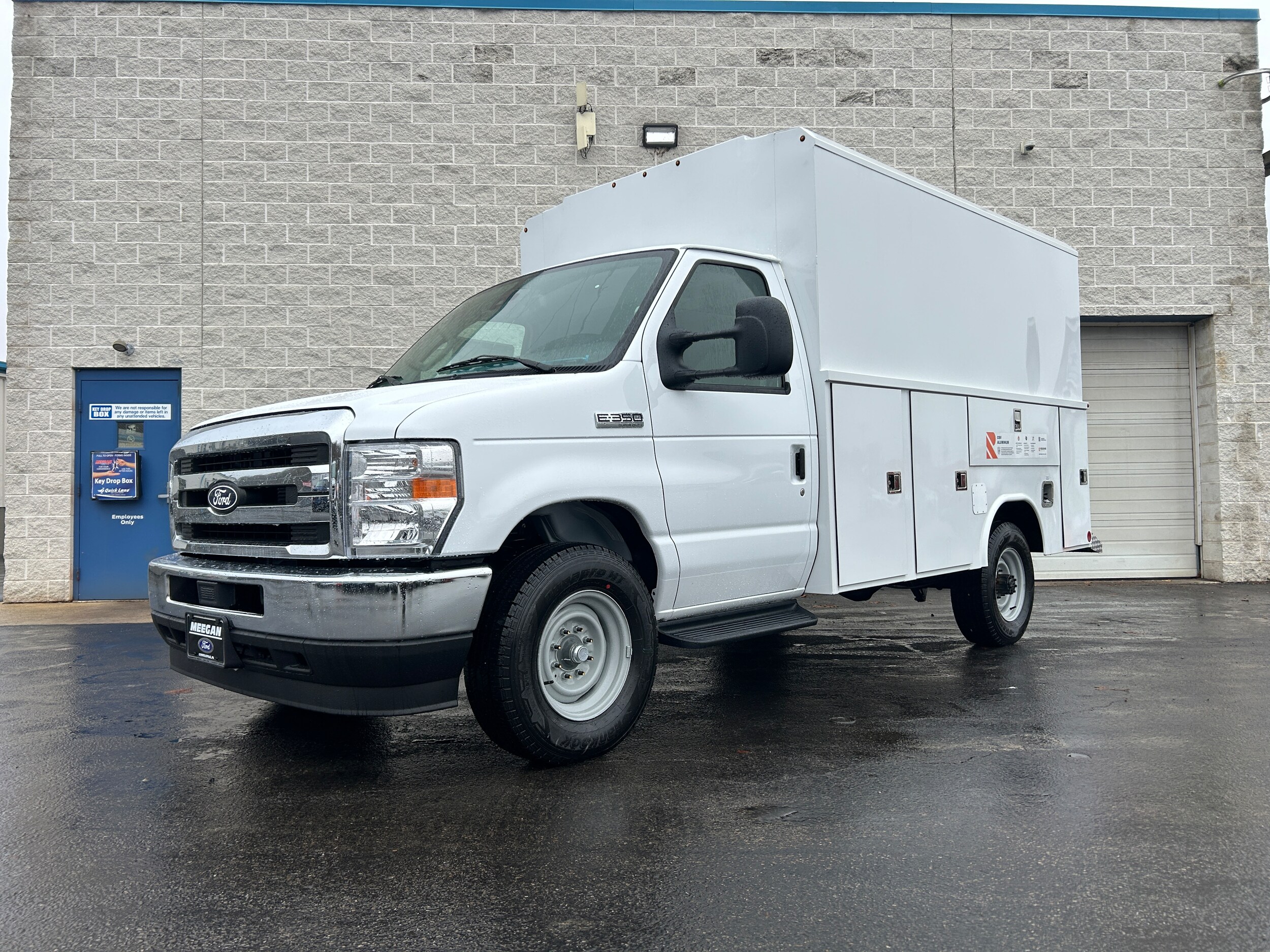 2026 Ford E-350 Base photo 3