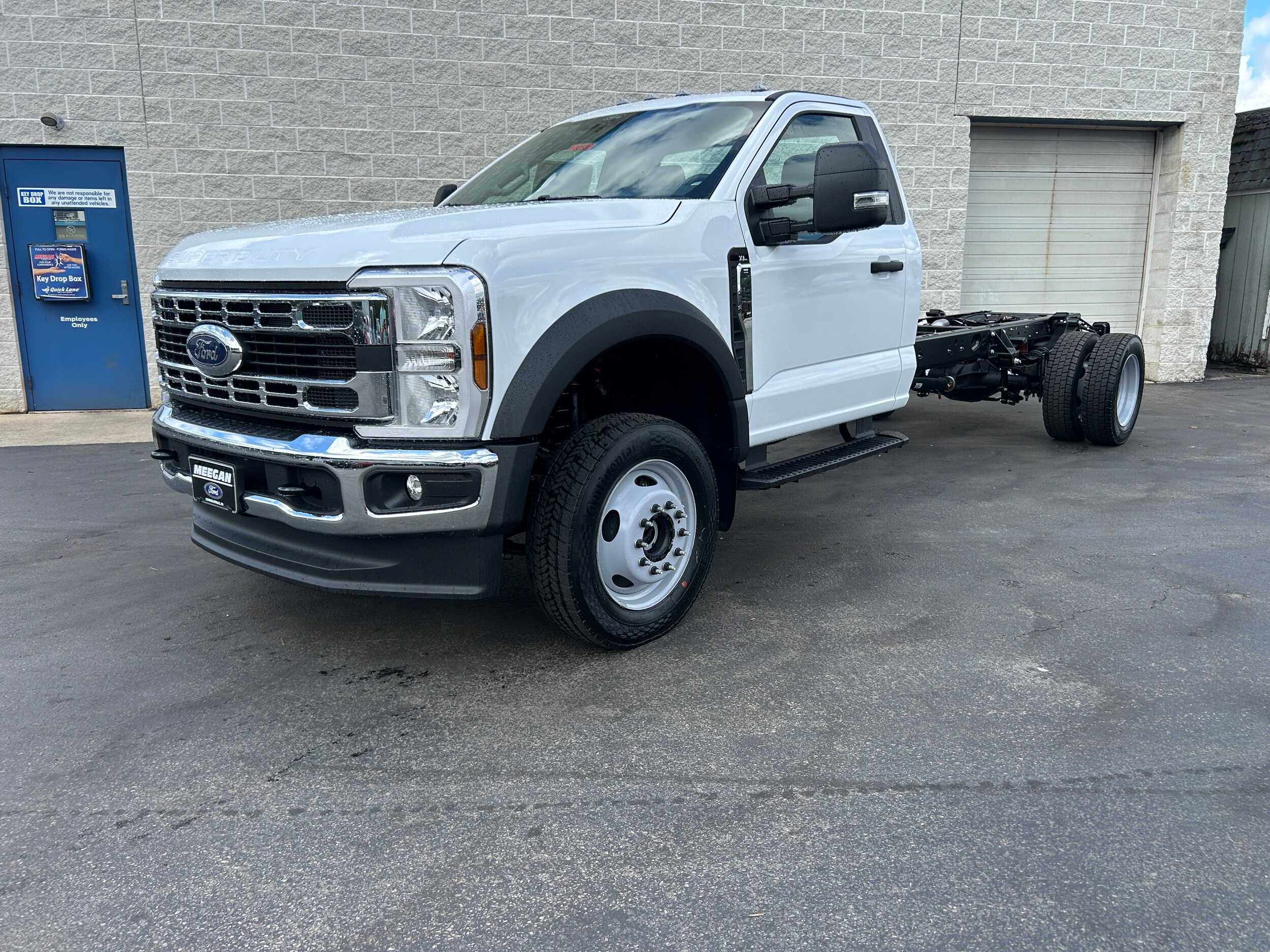 2025 Ford F-450 XL photo 2
