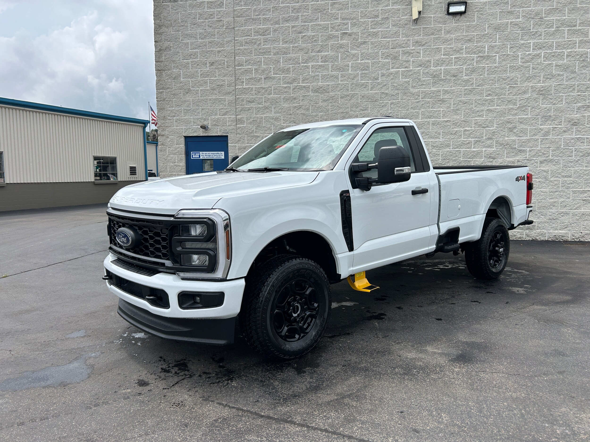 2025 Ford F-350 XL photo 3