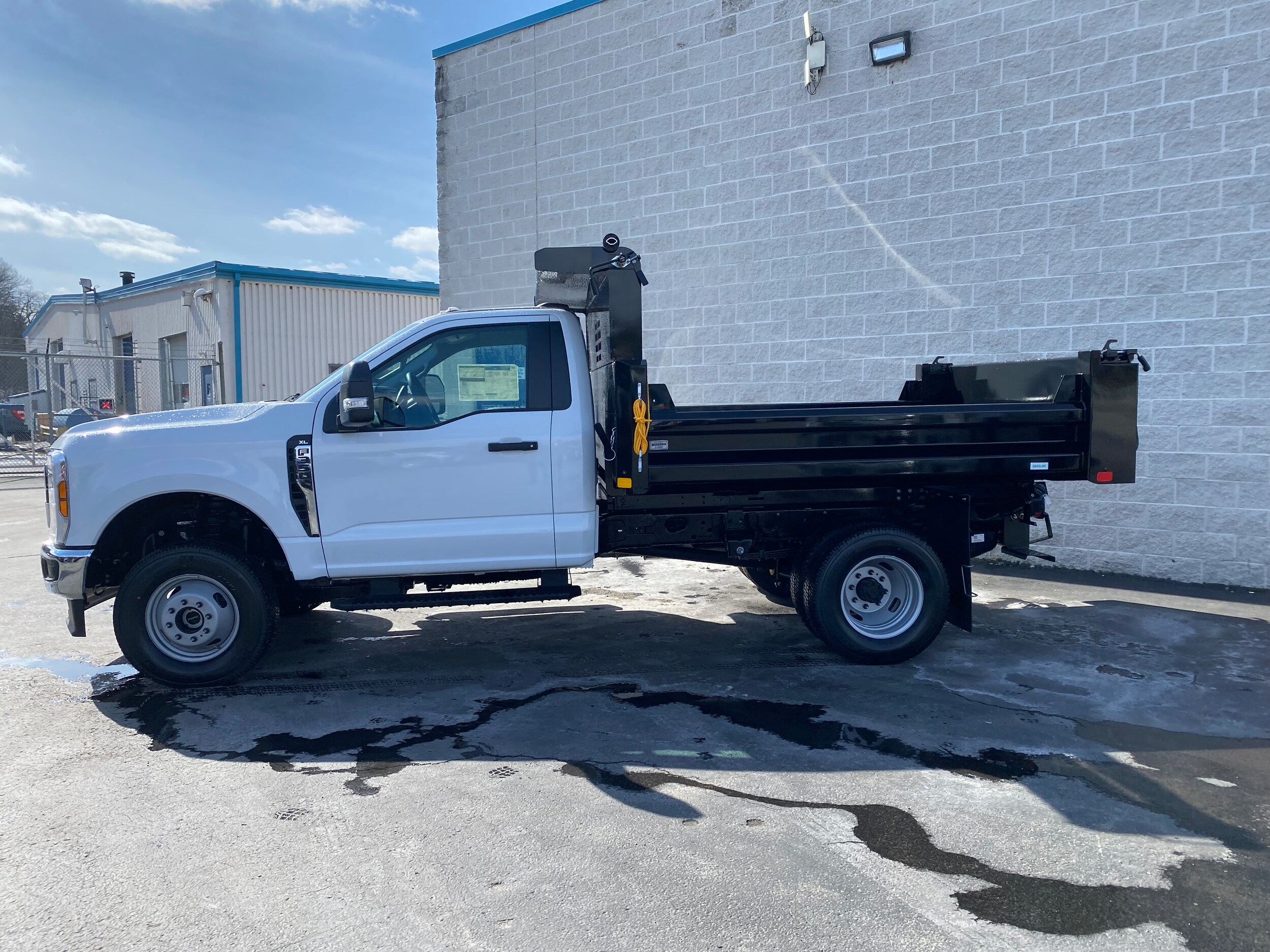 2024 Ford F-350 XL photo 4