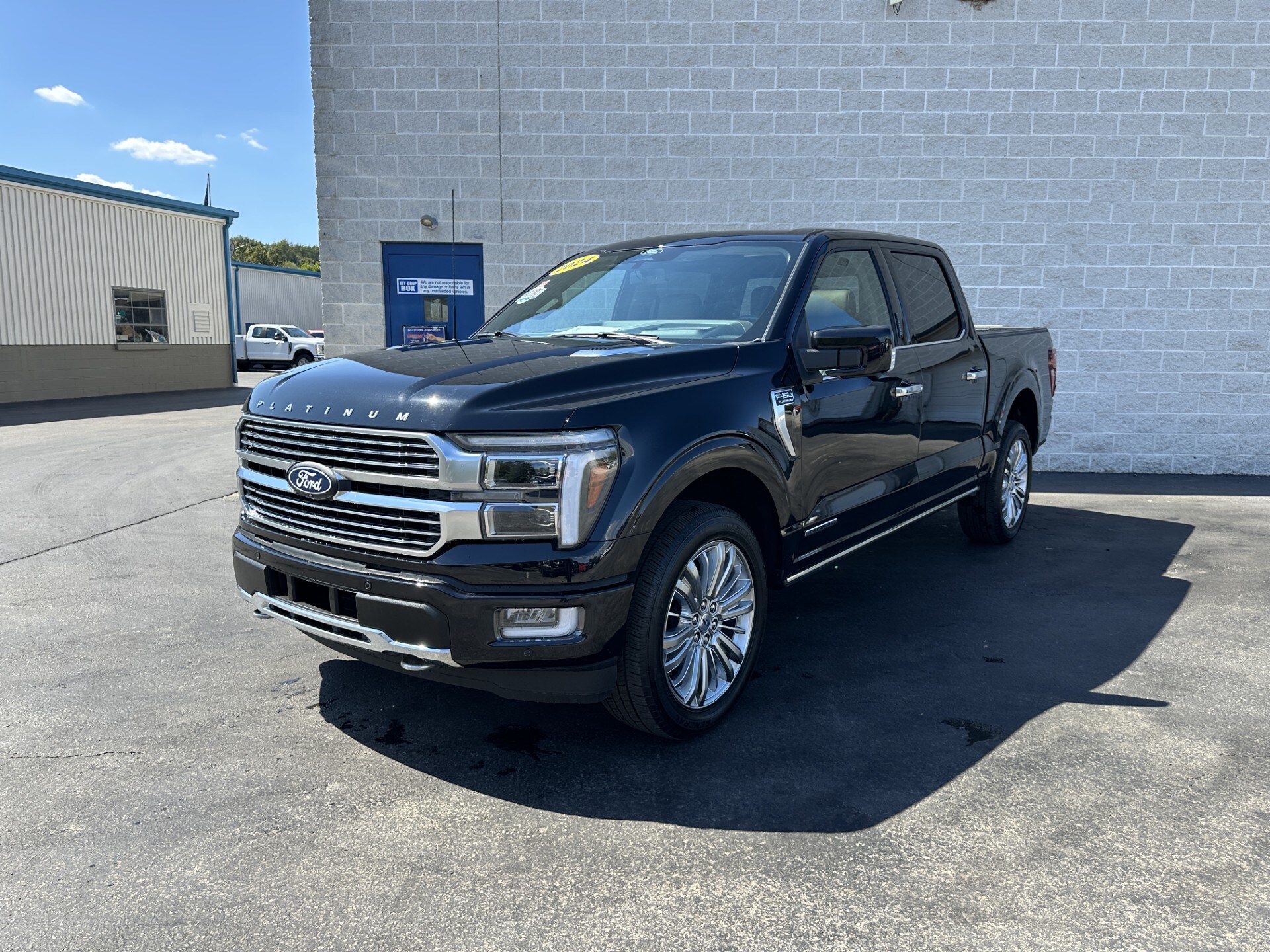 2024 Ford F-150 Platinum photo 2