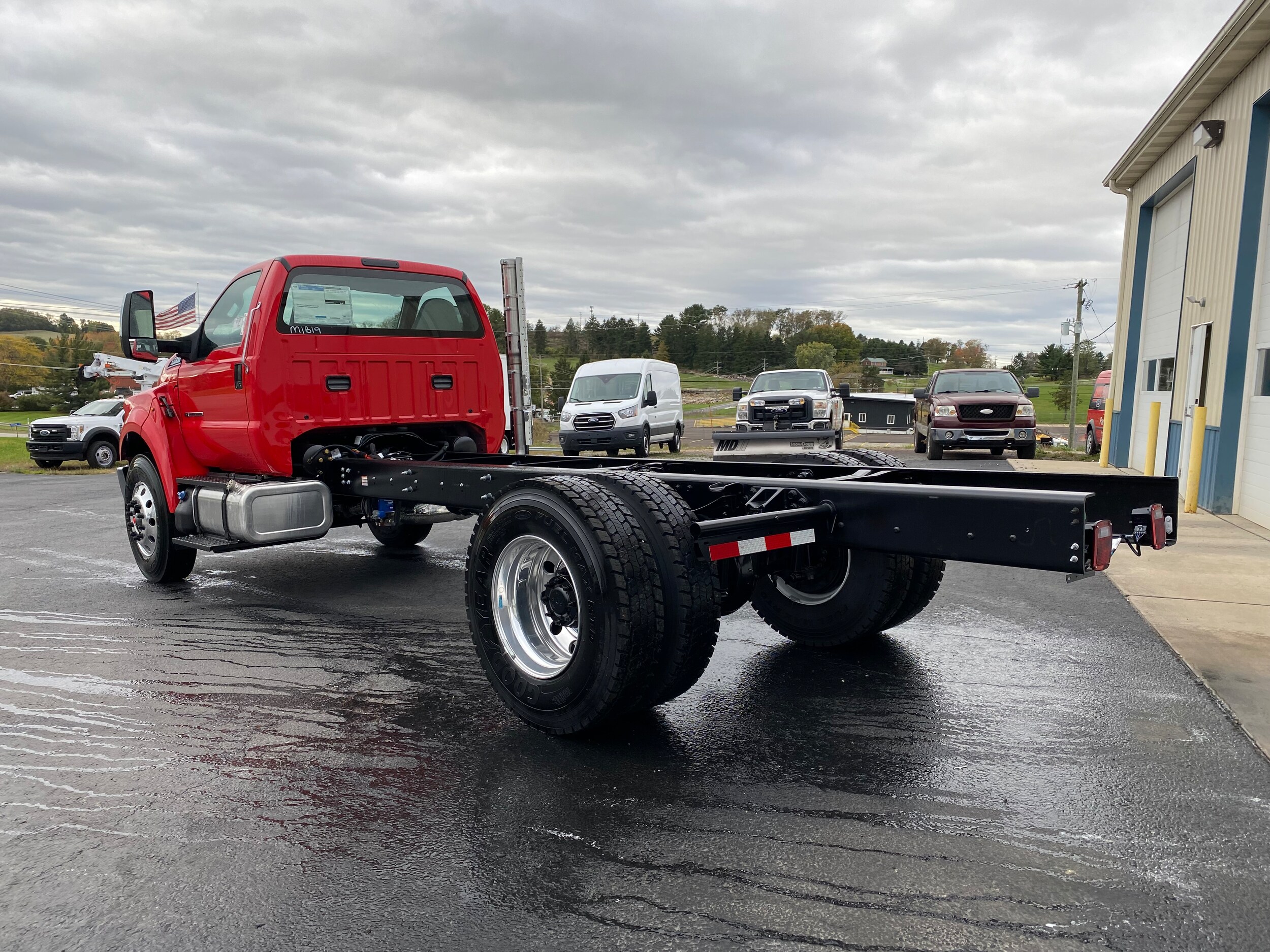 2025 Ford F-750 Regular Cab photo 4