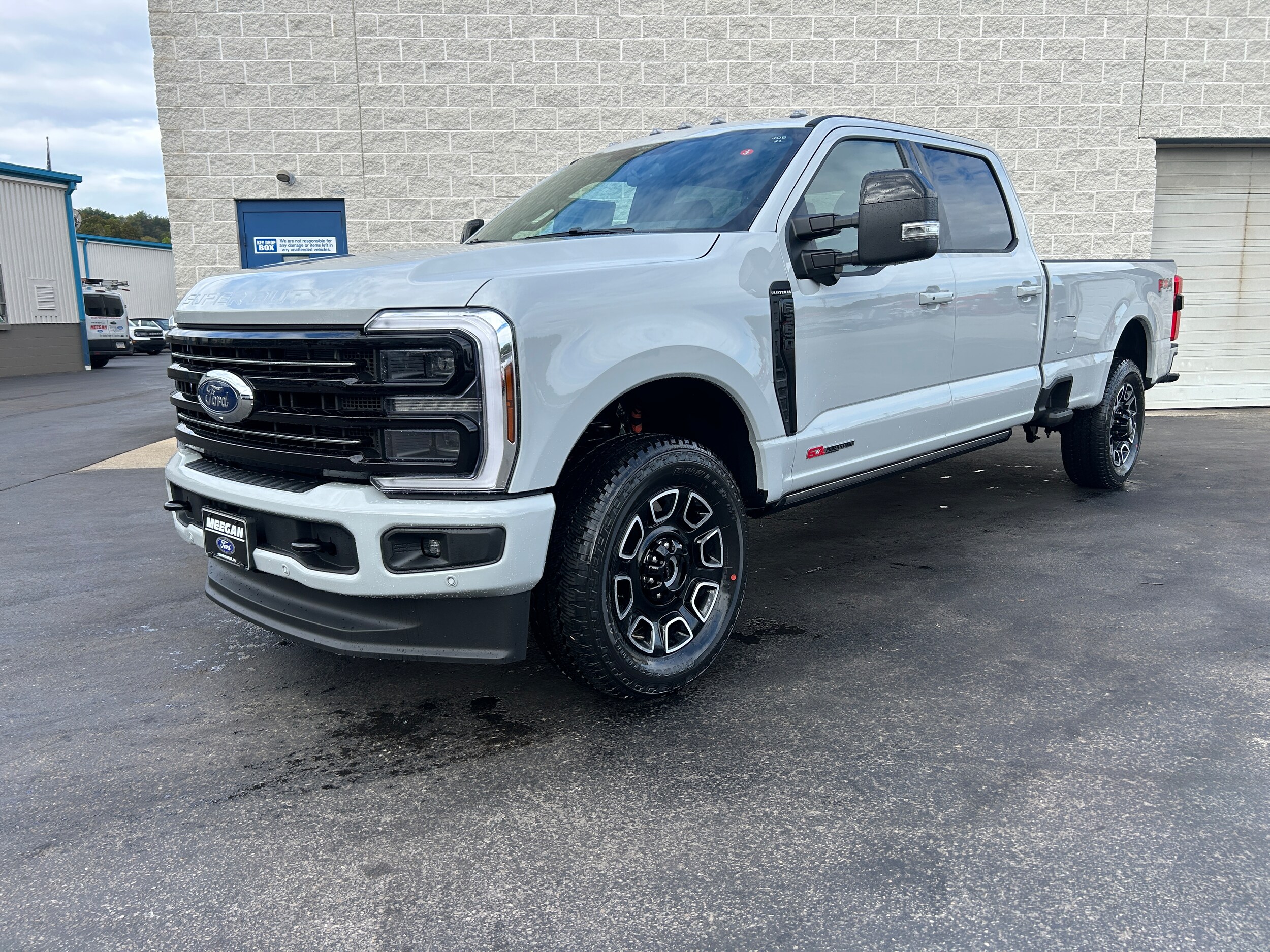 2026 Ford F-350 Platinum photo 2