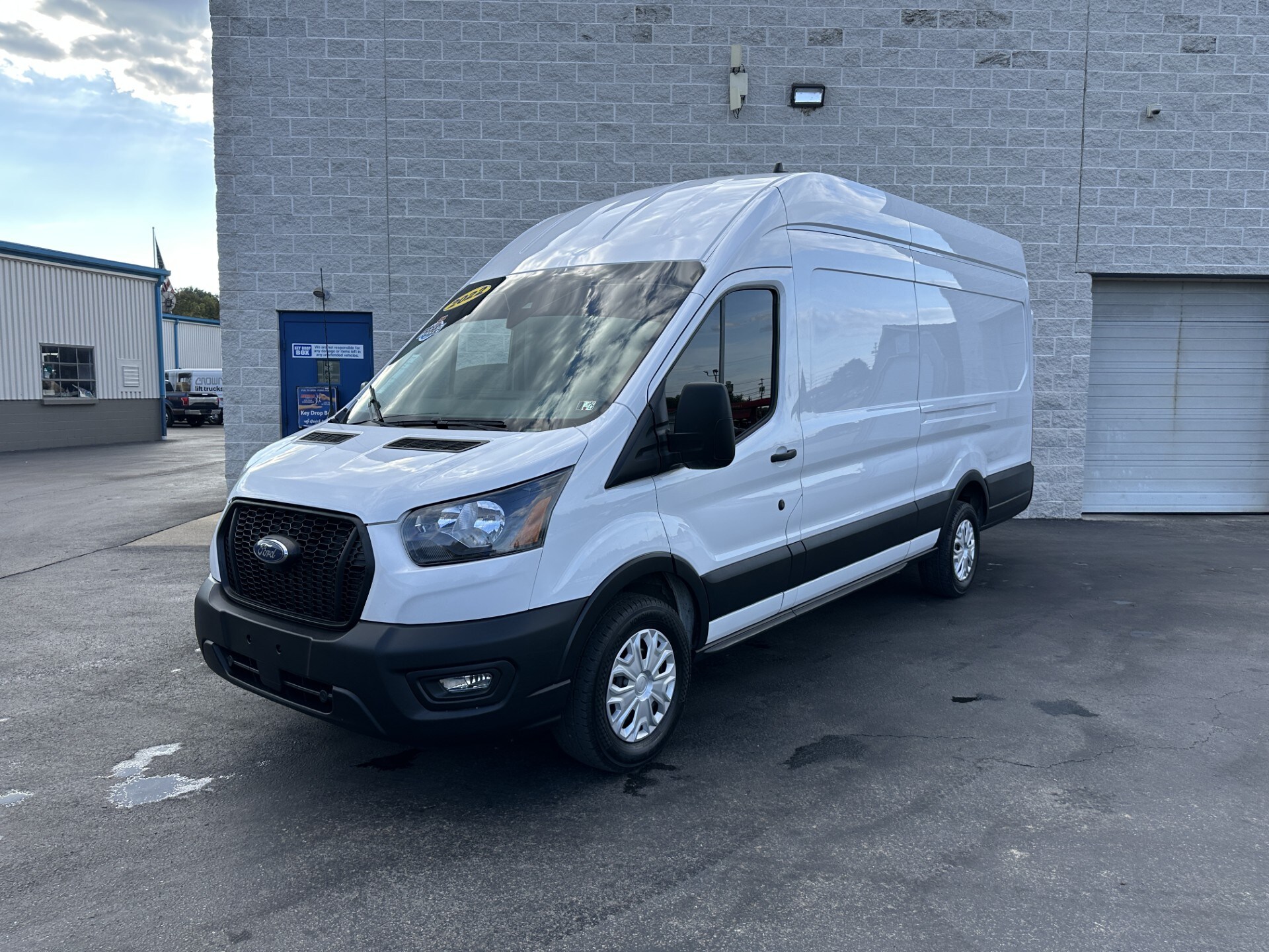 2022 Ford Transit photo 2