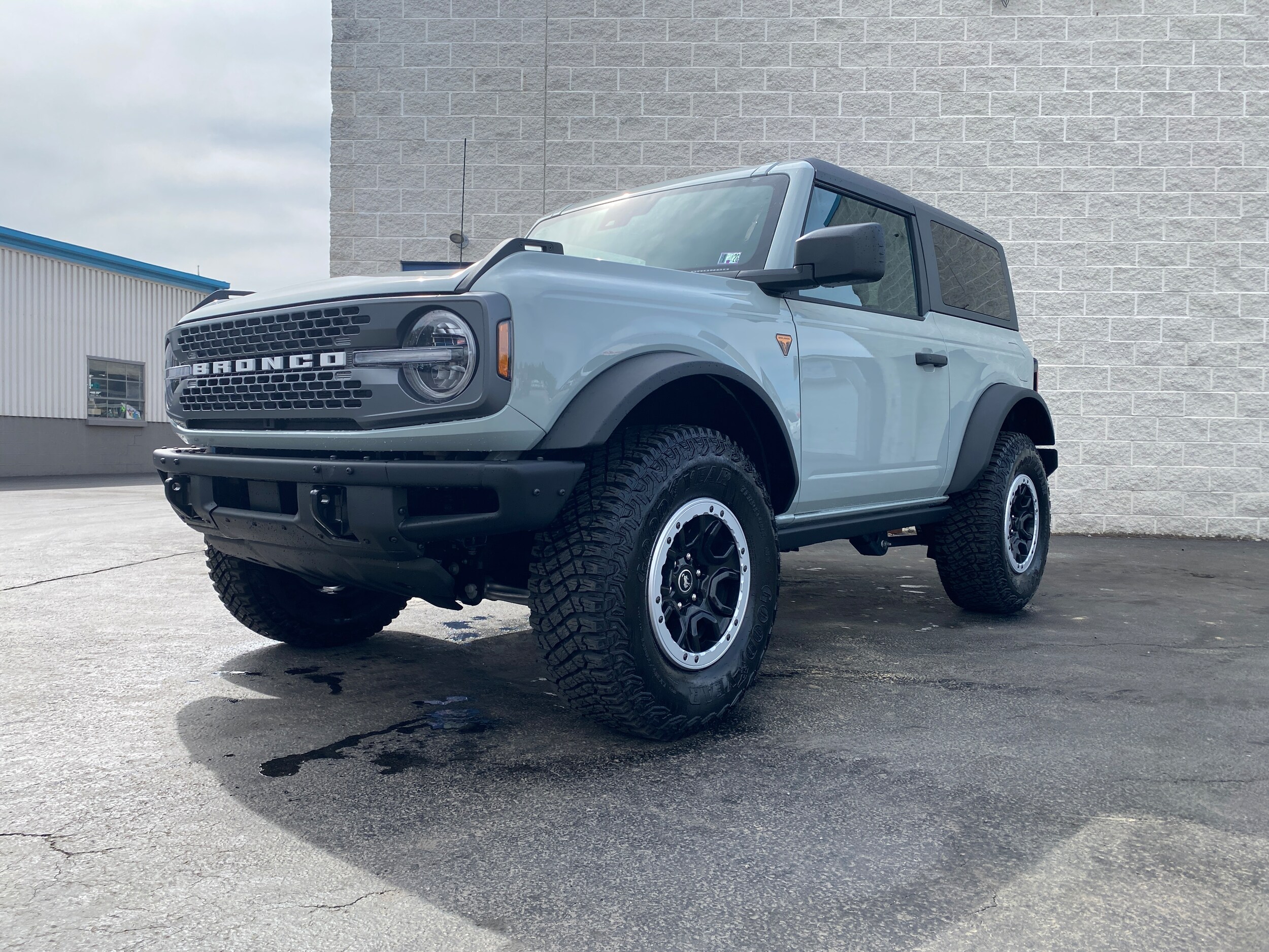 2024 Ford Bronco Badlands photo 2