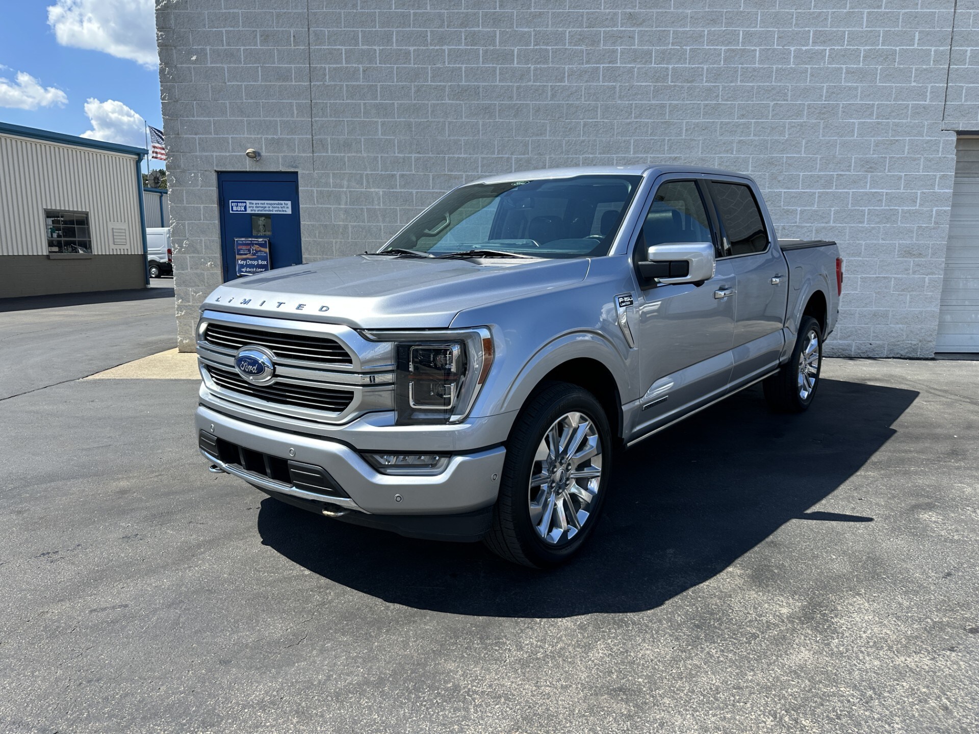 2022 Ford F-150 Limited photo 2