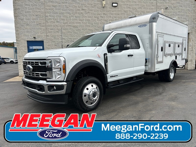 2025 Ford F-450 Super Duty Chassis Cab XLT's photo