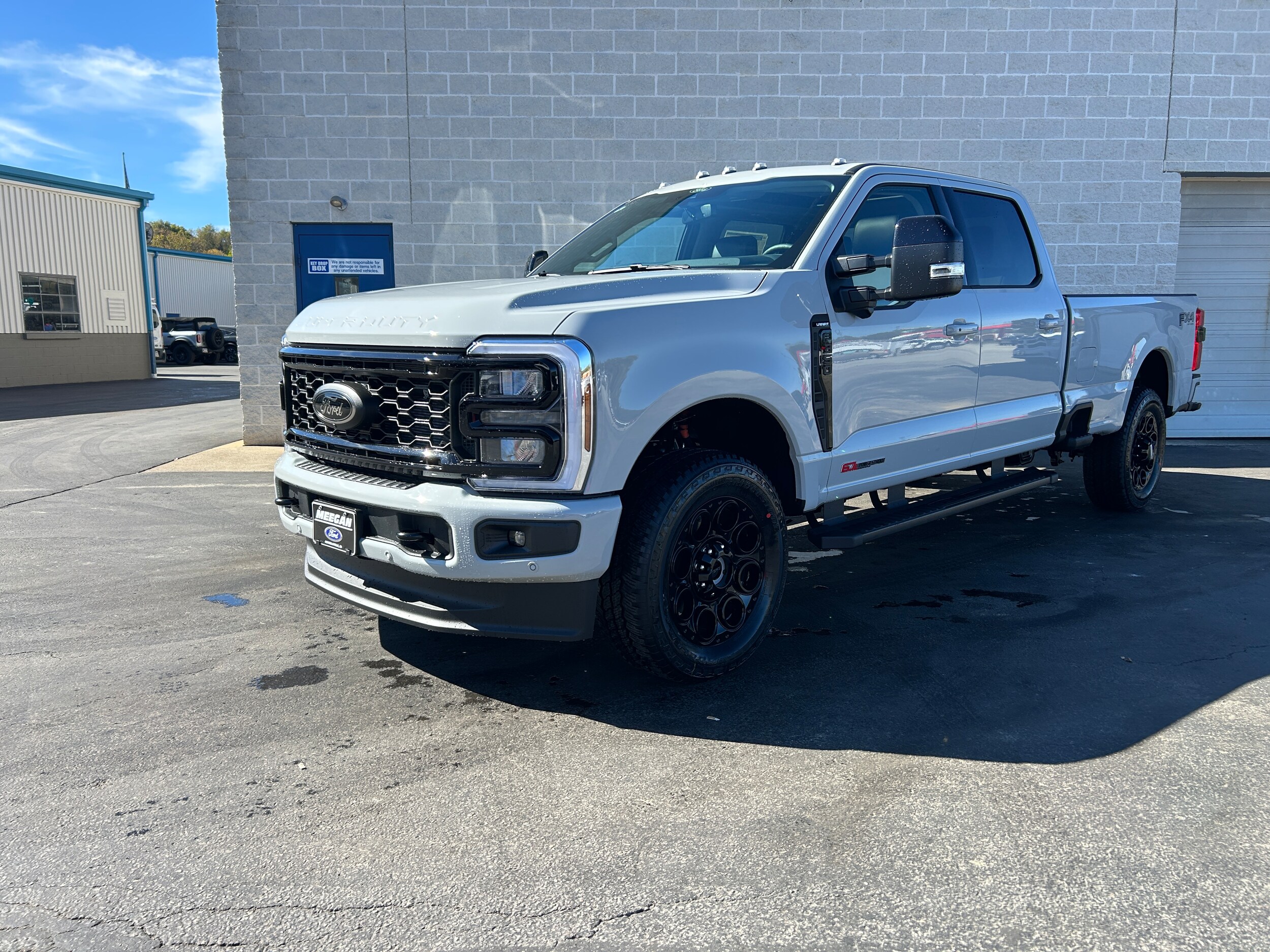 2026 Ford F-350 Lariat photo 2