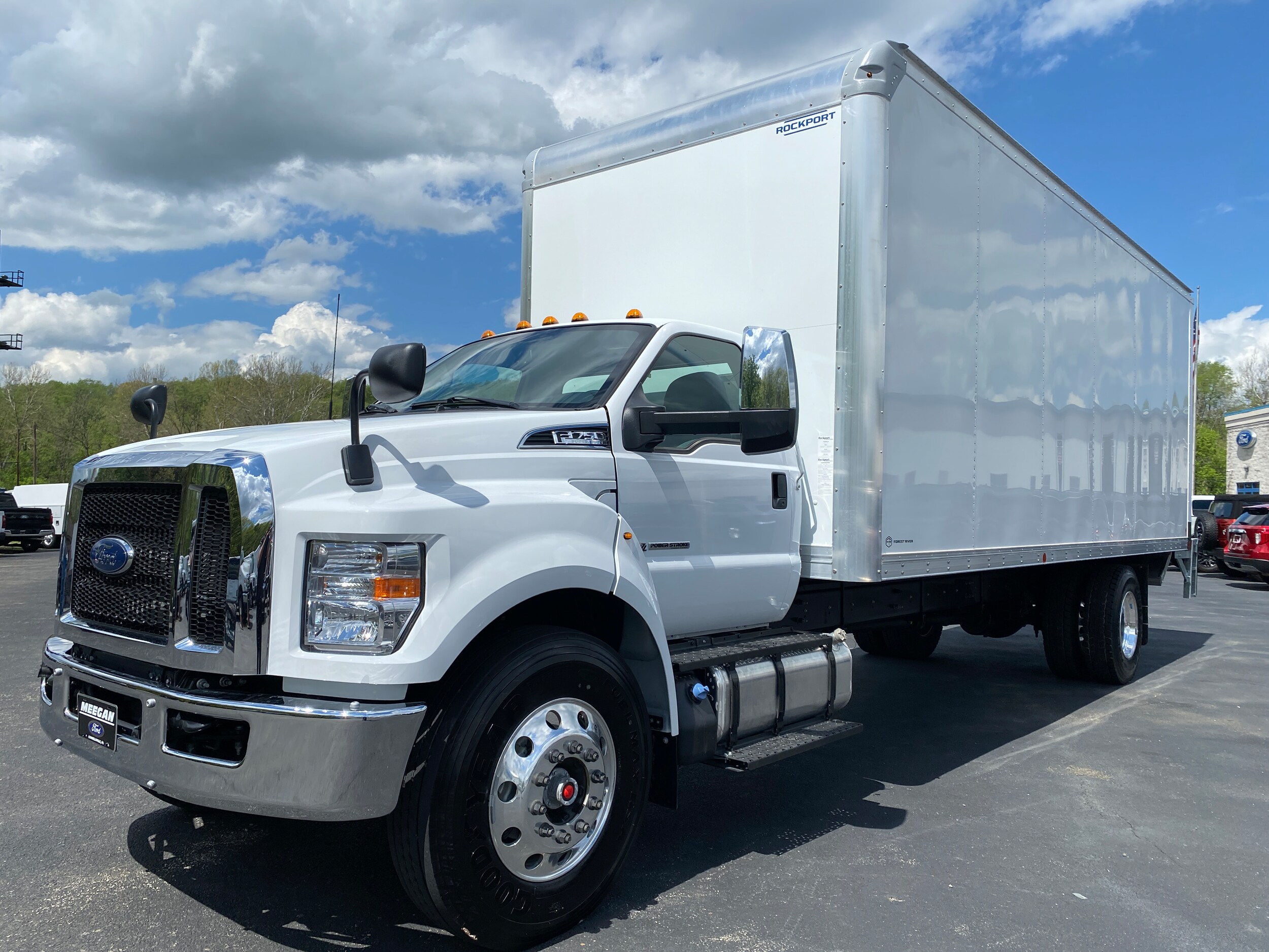 2026 Ford F-750 photo 2