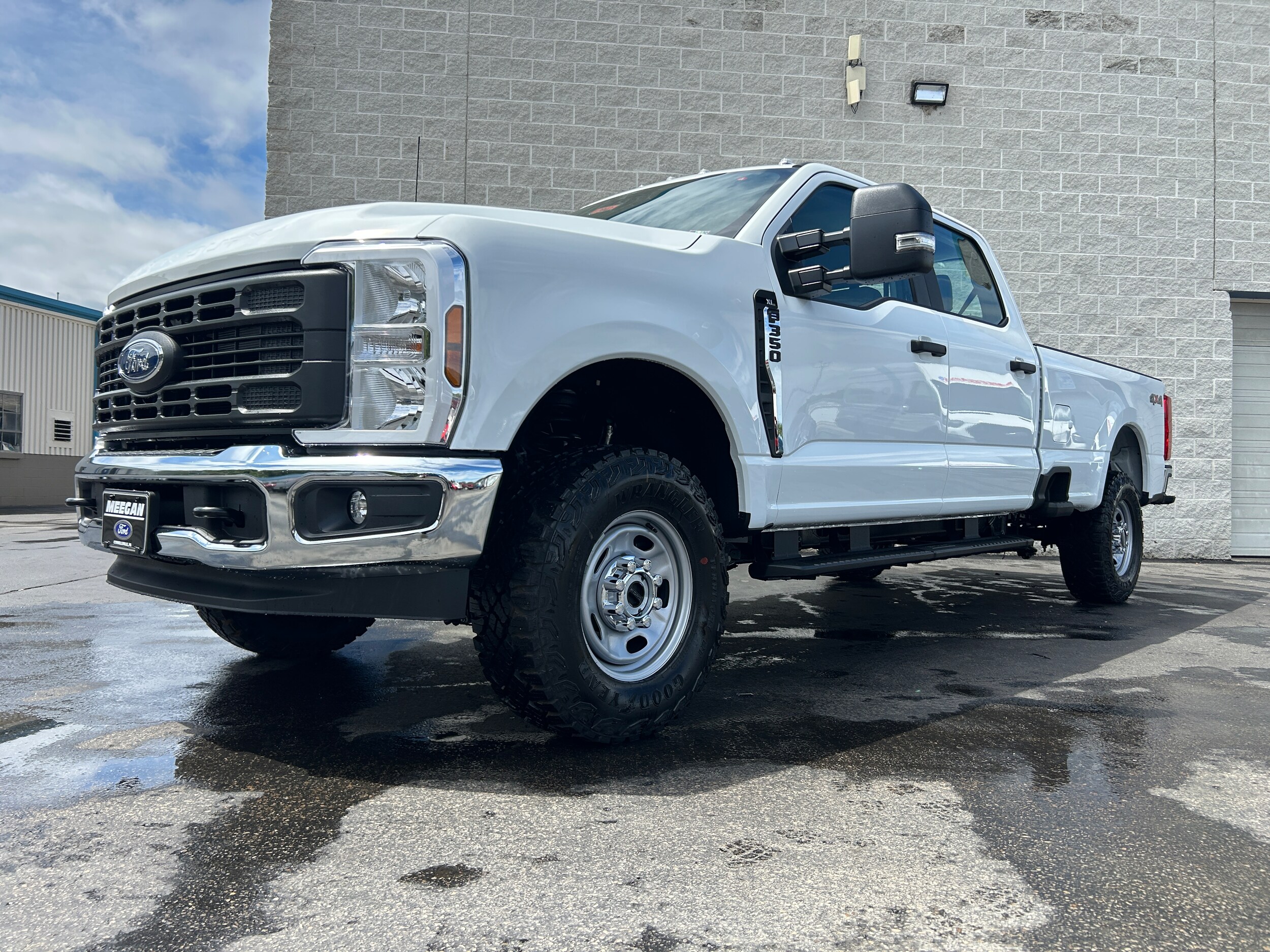 2025 Ford F-350 XL photo 2