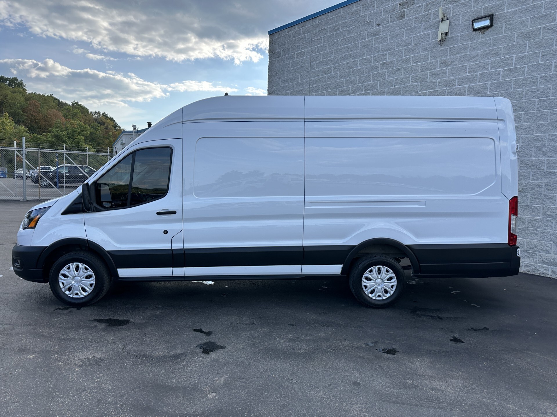 2022 Ford Transit photo 3